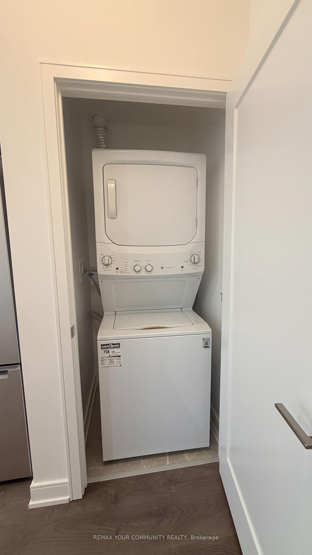 Photo 10 of Unit 907, 705 Davis Drive, Newmarket, Huron Heights-Leslie Valley — HOMEH