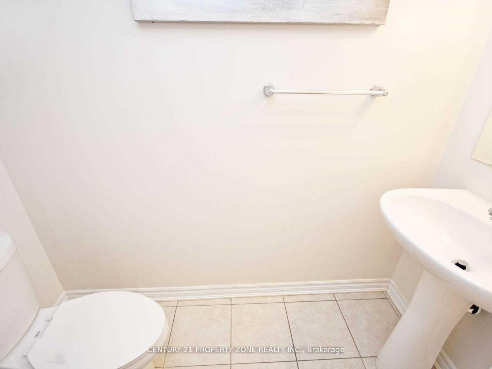 Photo 8 of 108 Bannister Crescent, Brampton, Northwest Brampton — HOMEH