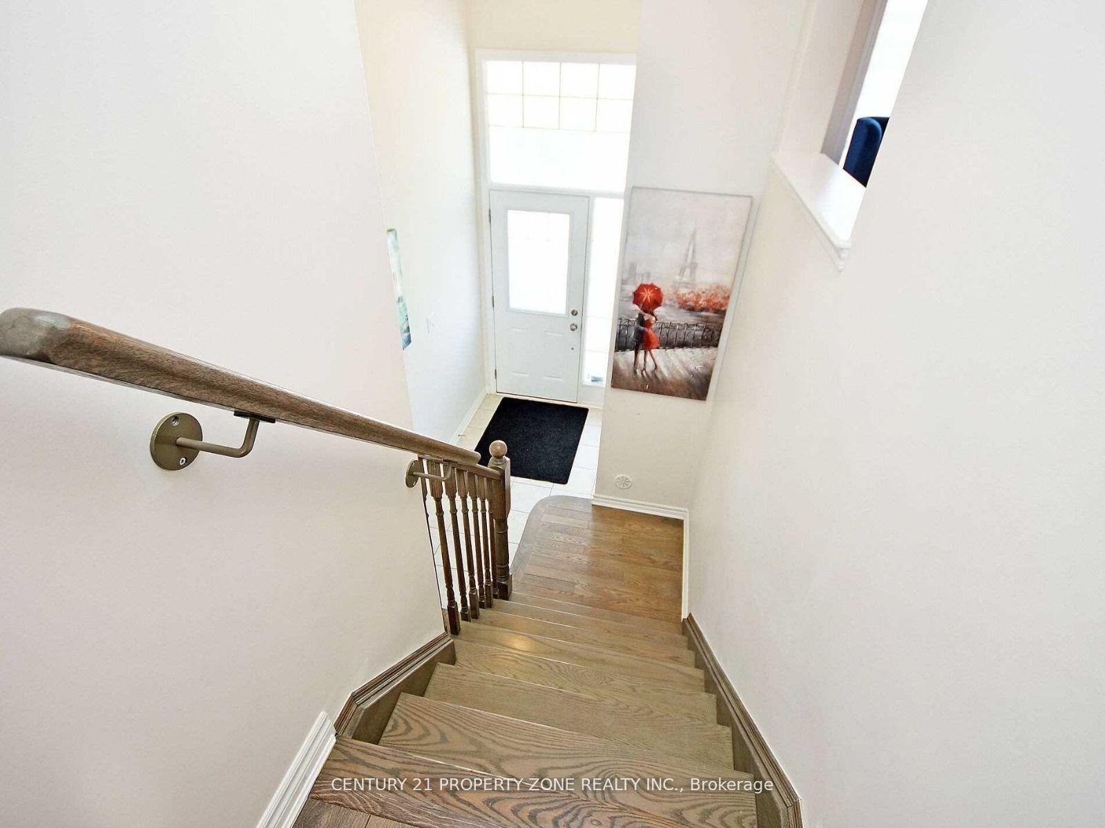 Photo 9 of 108 Bannister Crescent, Brampton, Northwest Brampton — HOMEH