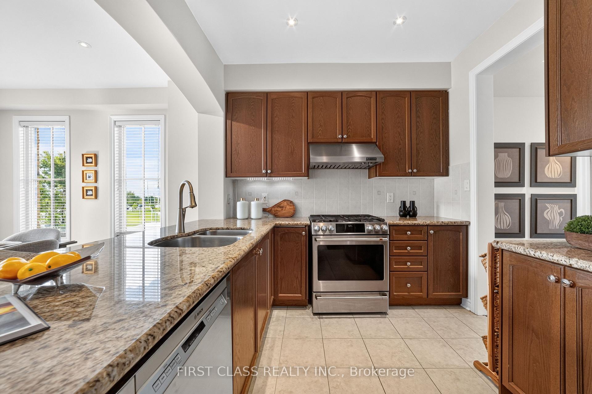 Photo 13 of 67 Walter Scott Crescent, Markham, Victoria Square — HOMEH