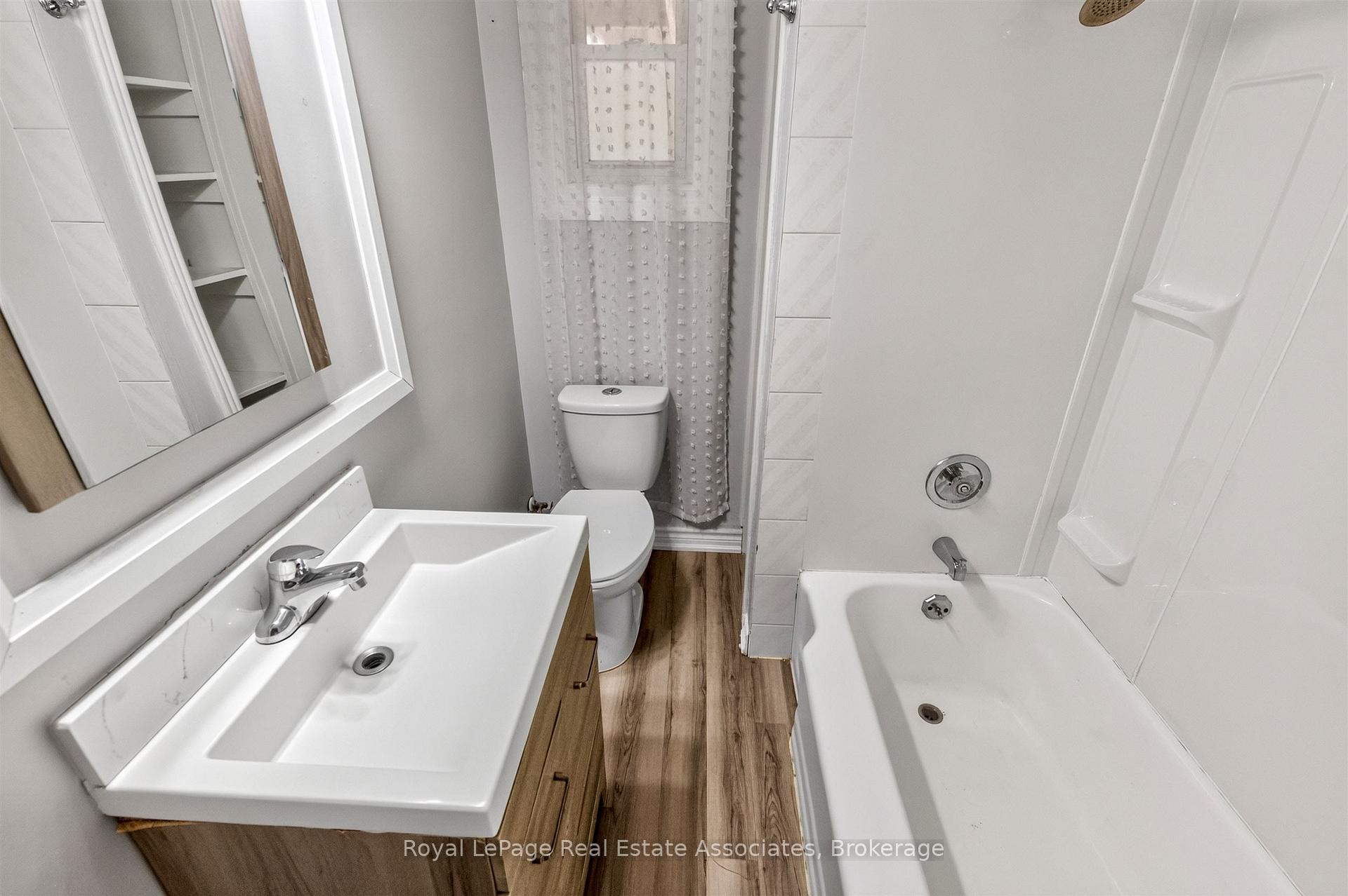 Photo 17 of 1072 Orchard Road, Mississauga, Lakeview — HOMEH
