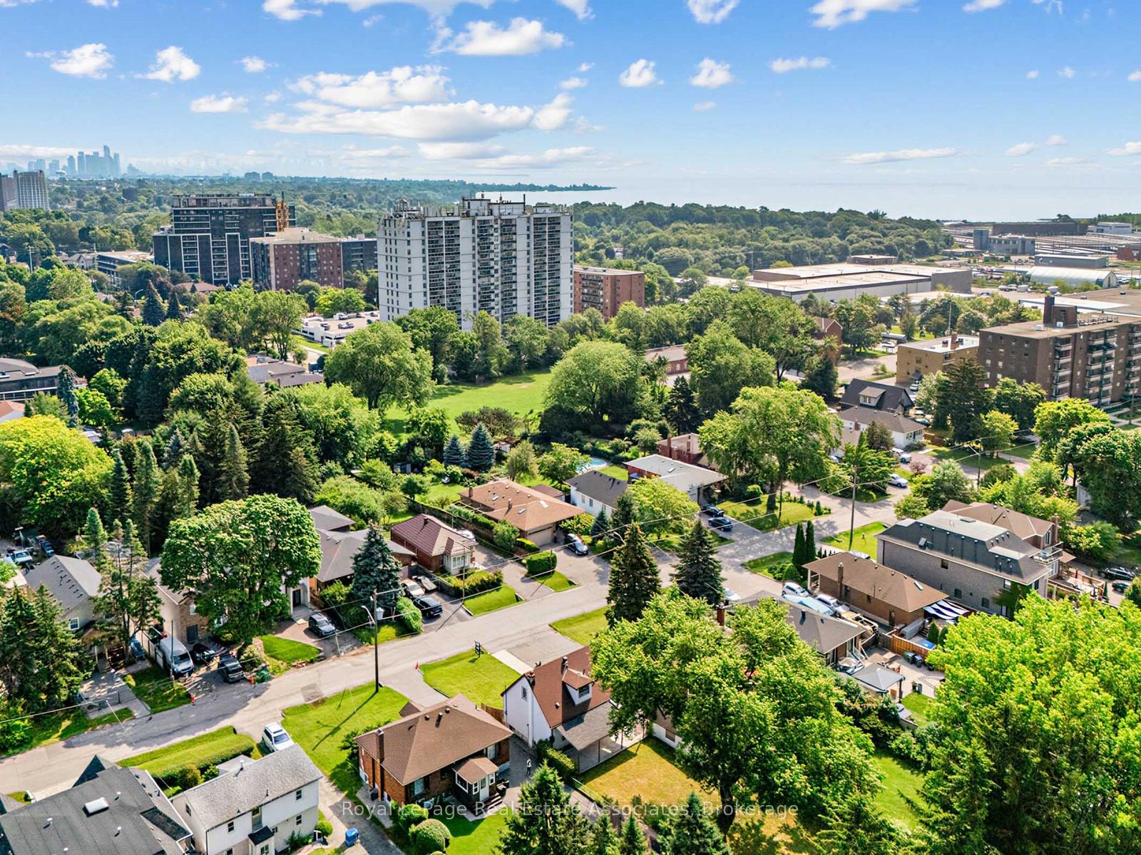Photo 32 of 1072 Orchard Road, Mississauga, Lakeview — HOMEH