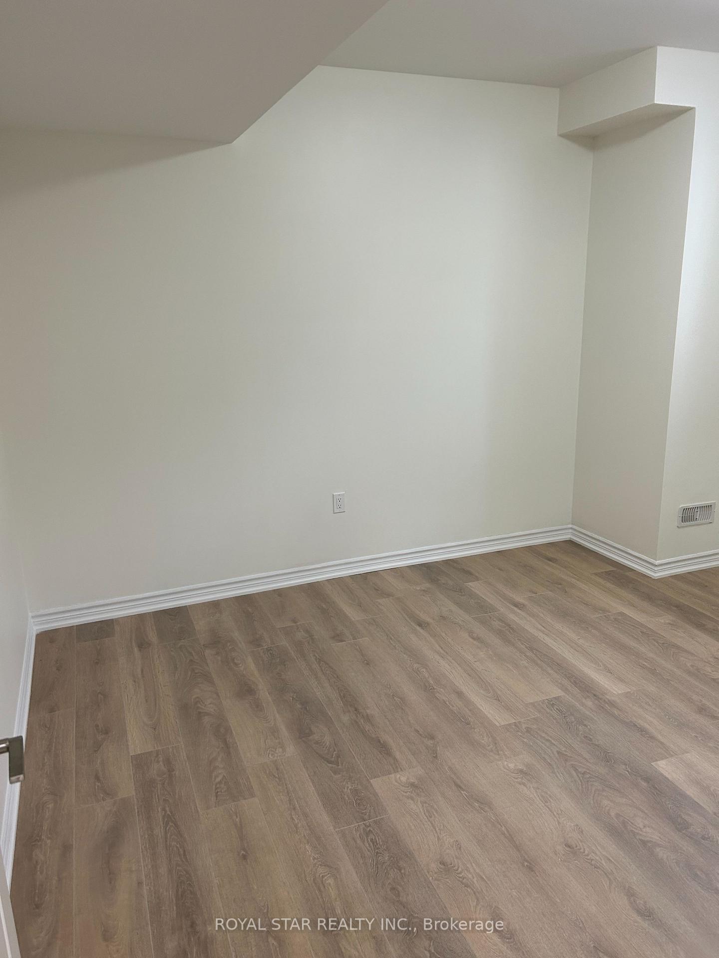Photo 12 of Unit Bsmt, 31 Hallaran Road, Oakville, Glenorchy — HOMEH