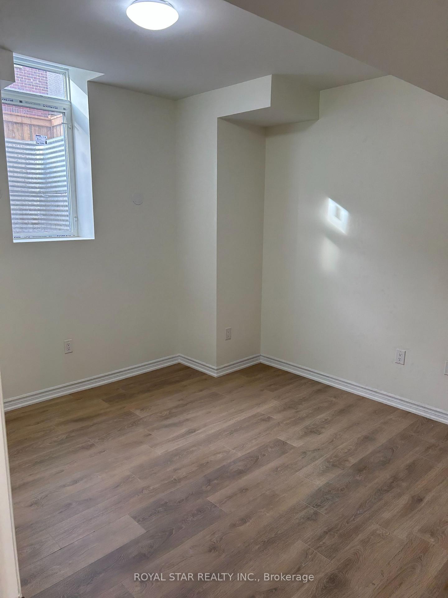 Photo 14 of Unit Bsmt, 31 Hallaran Road, Oakville, Glenorchy — HOMEH