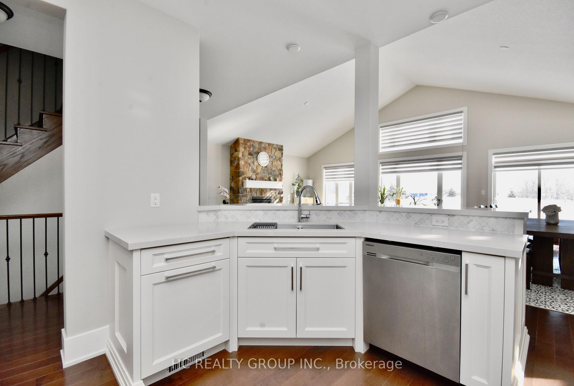 Photo 15 of 295 Sunnybrae Avenue, Innisfil, Stroud — HOMEH
