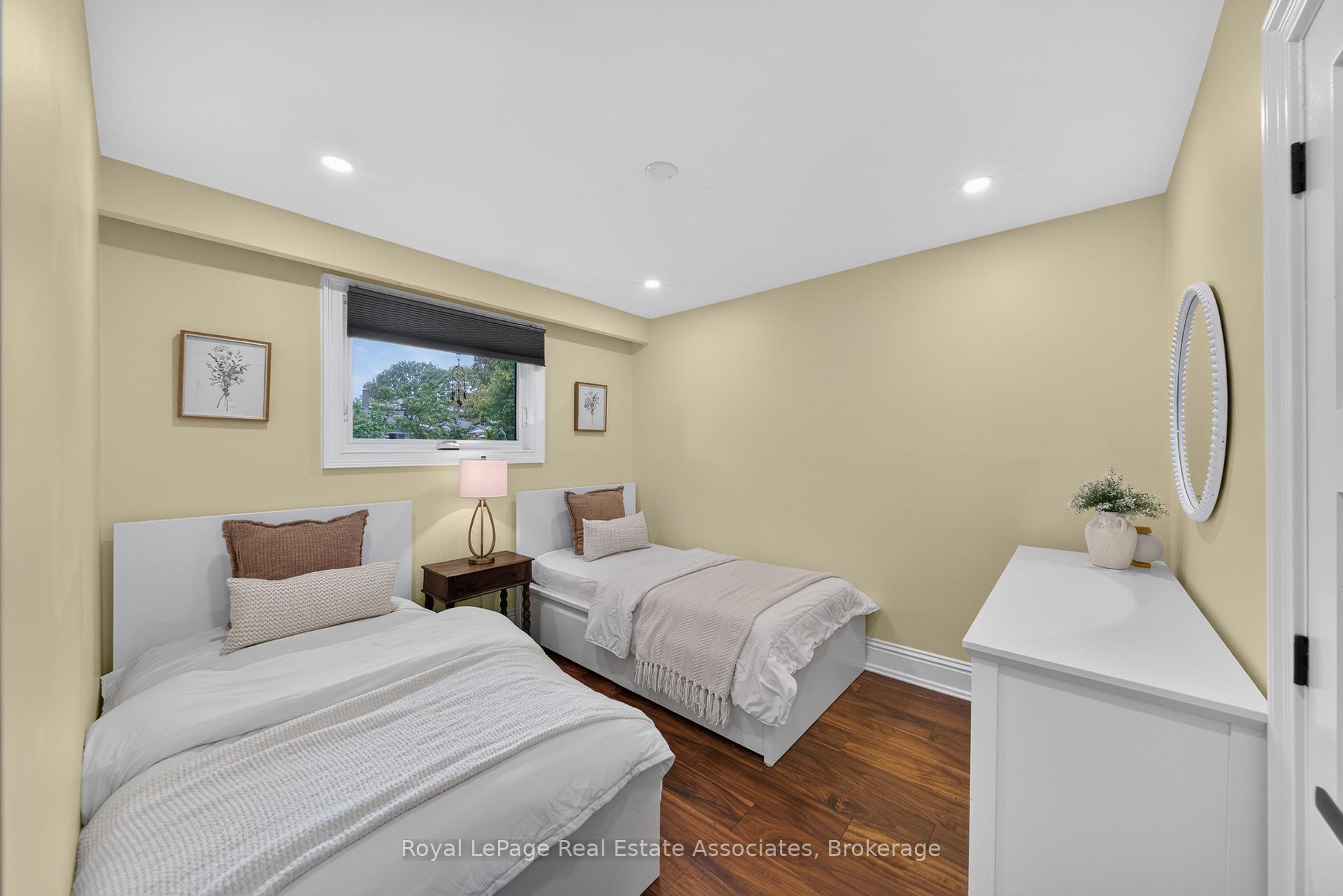 Photo 24 of 2612 Cushing Road, Mississauga, Sheridan — HOMEH