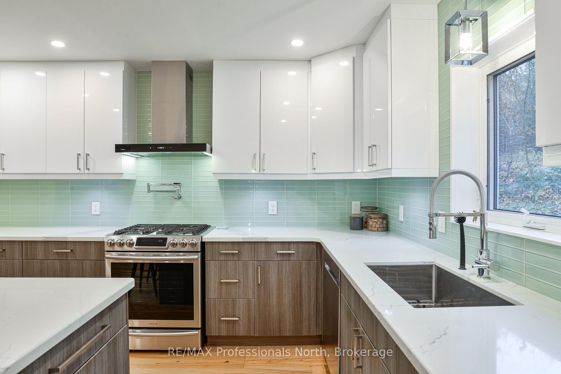 Photo 8 of 225 Blanchard Street W, Gravenhurst, Muskoka (S) — HOMEH