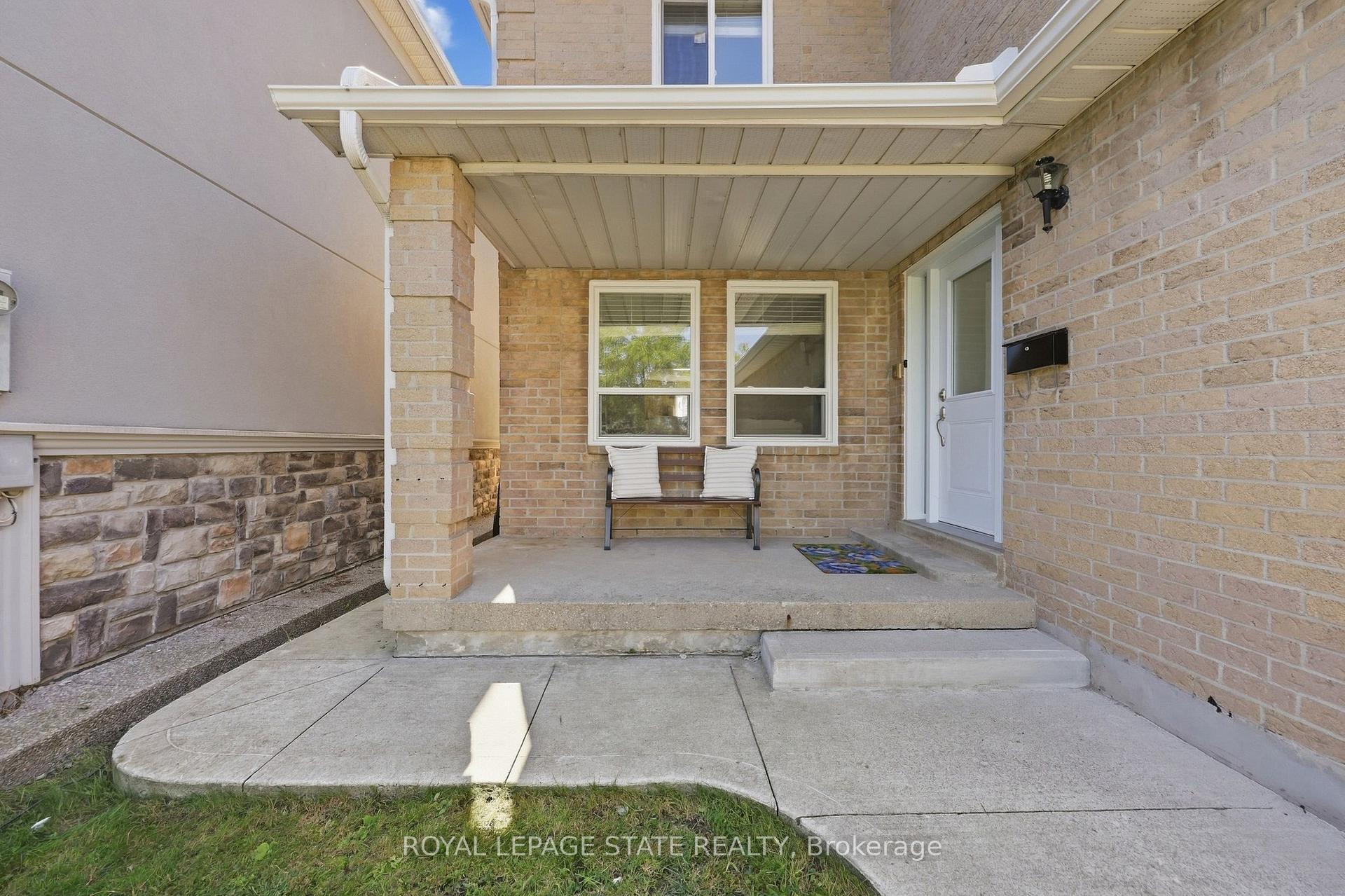 Photo 4 of 5592 Millbrook Lane, Mississauga, East Credit — HOMEH