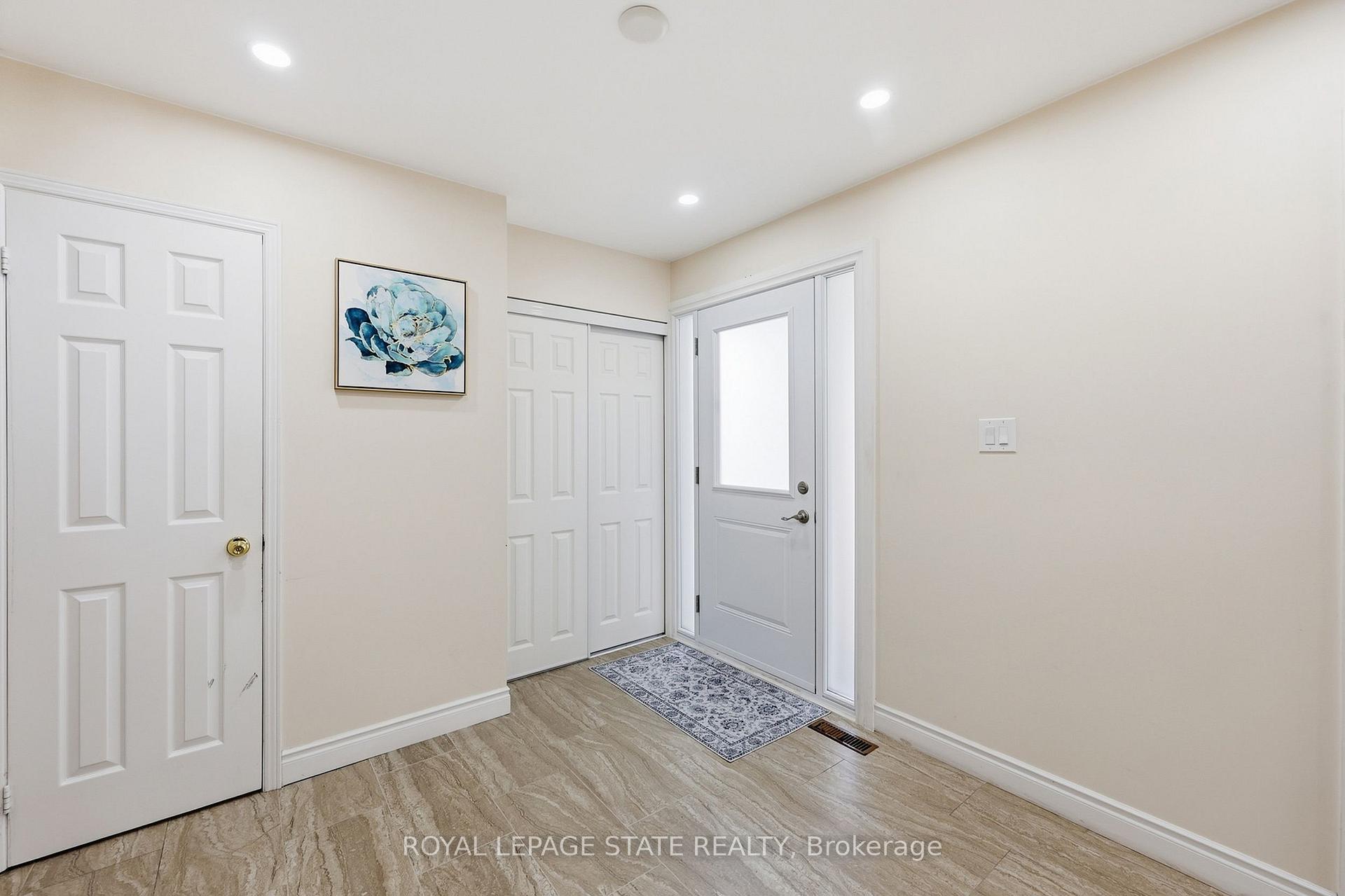 Photo 5 of 5592 Millbrook Lane, Mississauga, East Credit — HOMEH