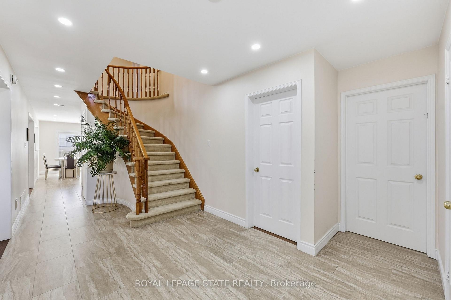 Photo 6 of 5592 Millbrook Lane, Mississauga, East Credit — HOMEH