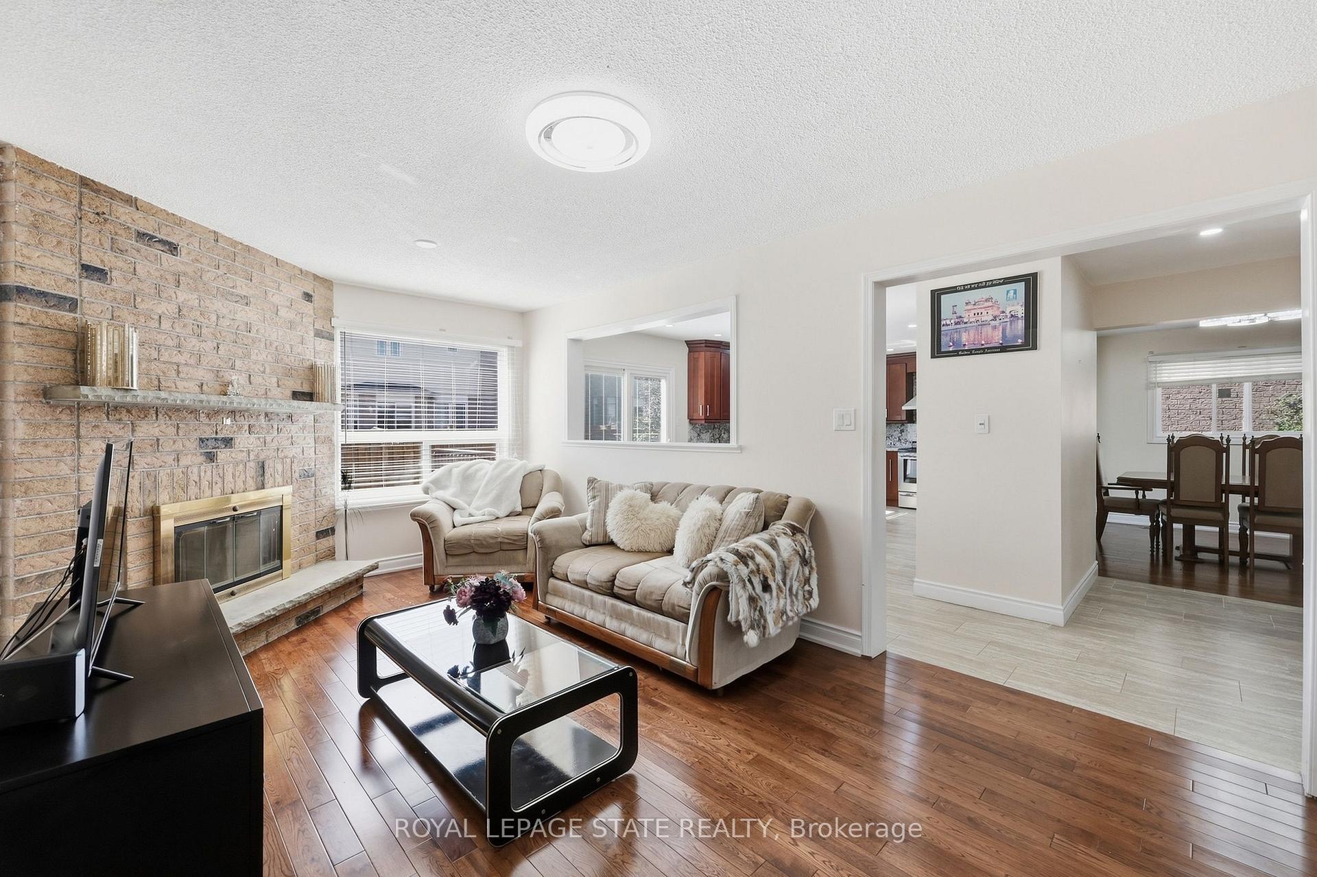 Photo 10 of 5592 Millbrook Lane, Mississauga, East Credit — HOMEH