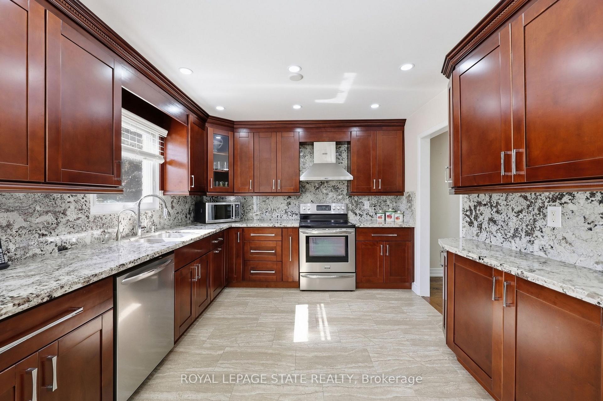 Photo 12 of 5592 Millbrook Lane, Mississauga, East Credit — HOMEH