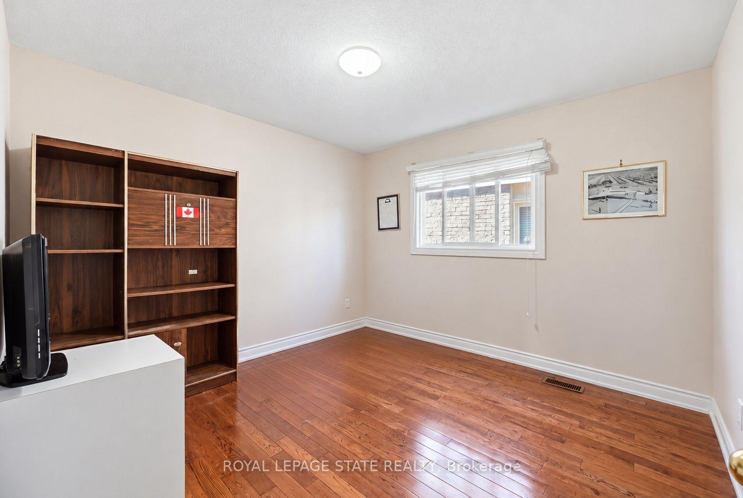 Photo 17 of 5592 Millbrook Lane, Mississauga, East Credit — HOMEH