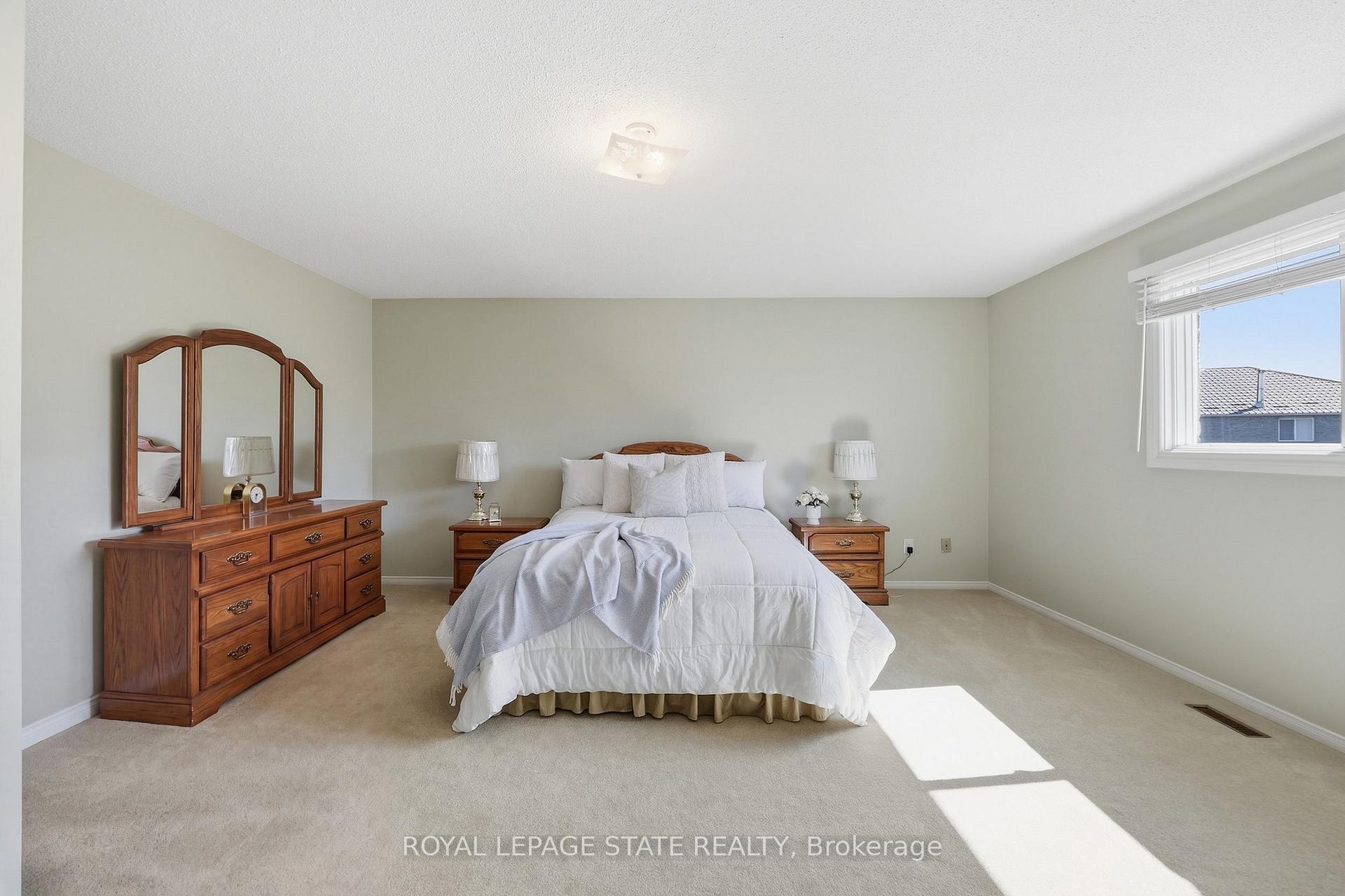 Photo 18 of 5592 Millbrook Lane, Mississauga, East Credit — HOMEH