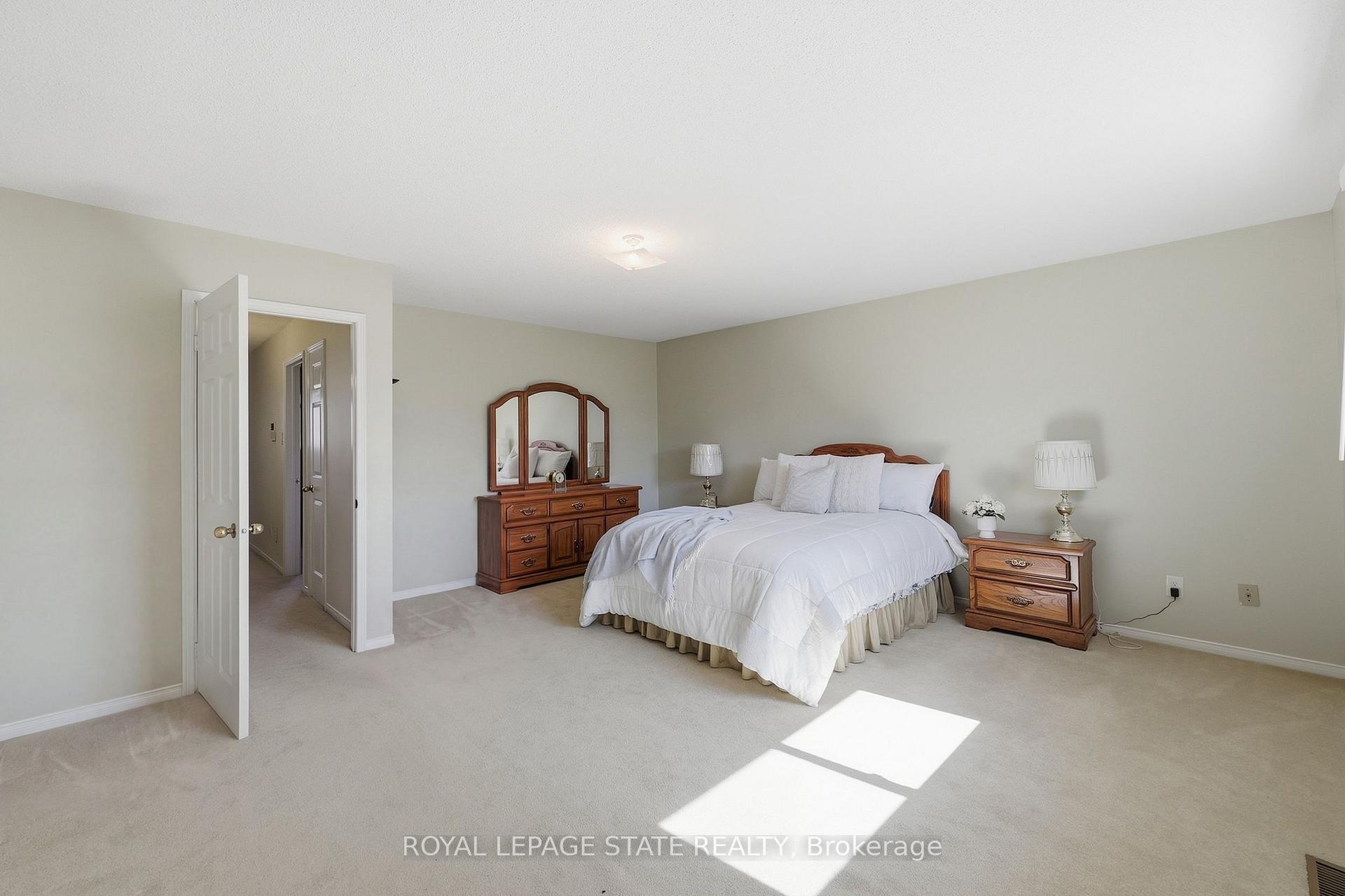 Photo 19 of 5592 Millbrook Lane, Mississauga, East Credit — HOMEH