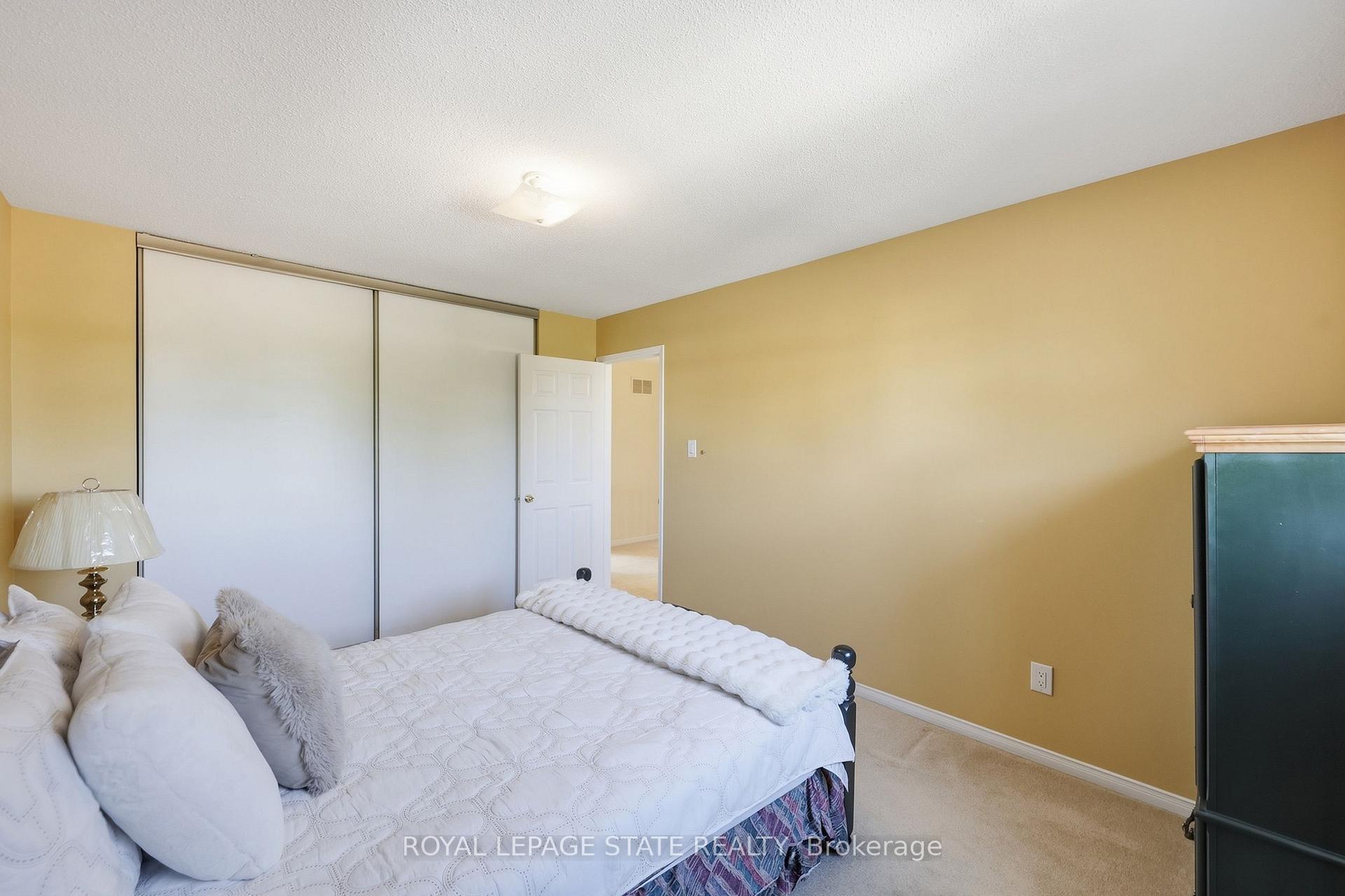 Photo 24 of 5592 Millbrook Lane, Mississauga, East Credit — HOMEH