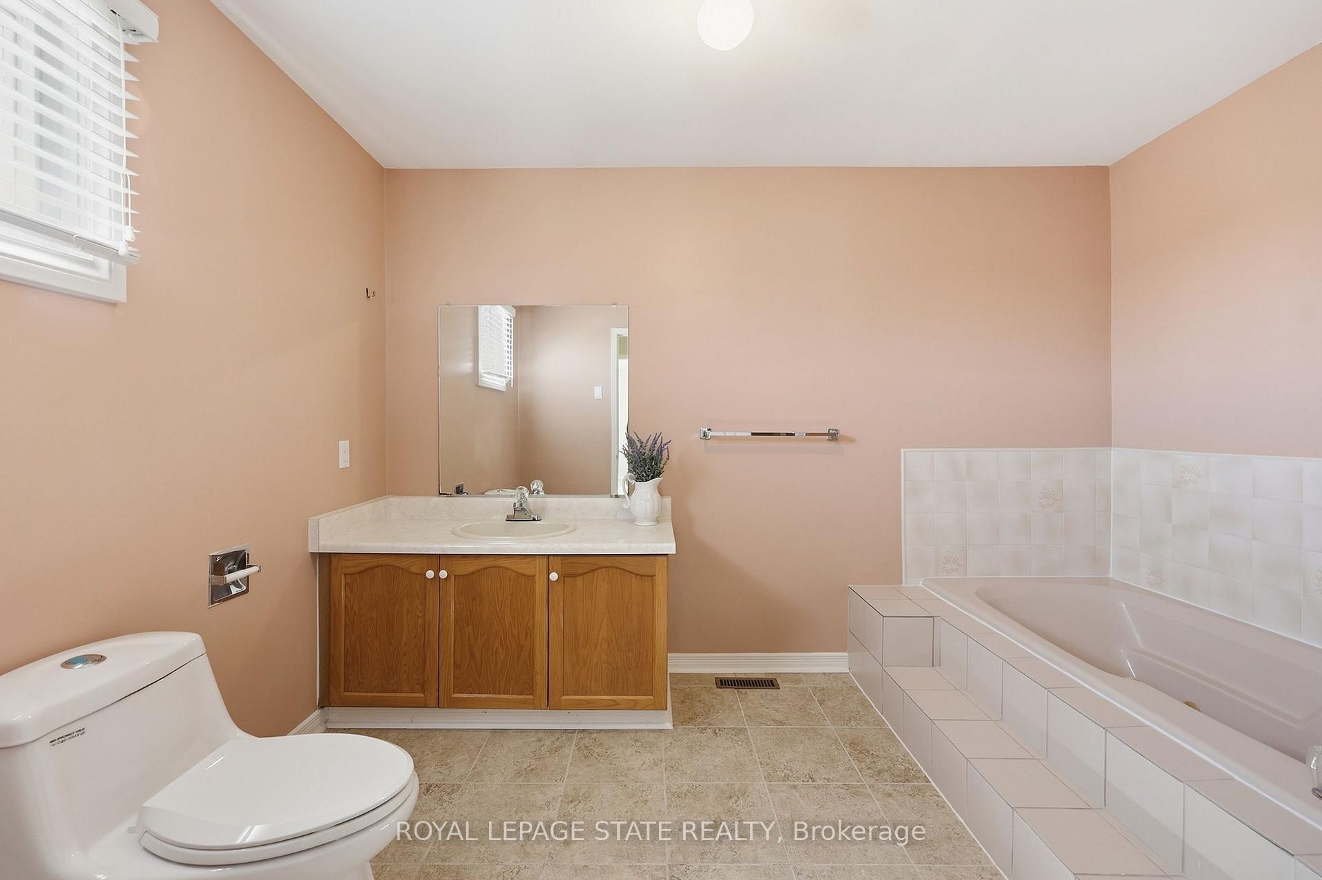 Photo 28 of 5592 Millbrook Lane, Mississauga, East Credit — HOMEH