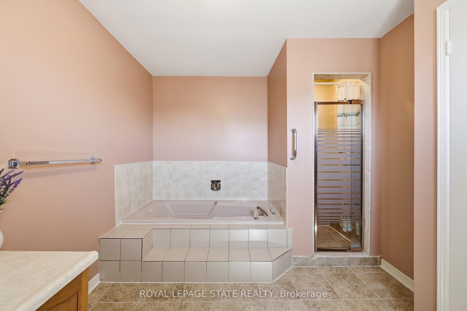 Photo 29 of 5592 Millbrook Lane, Mississauga, East Credit — HOMEH