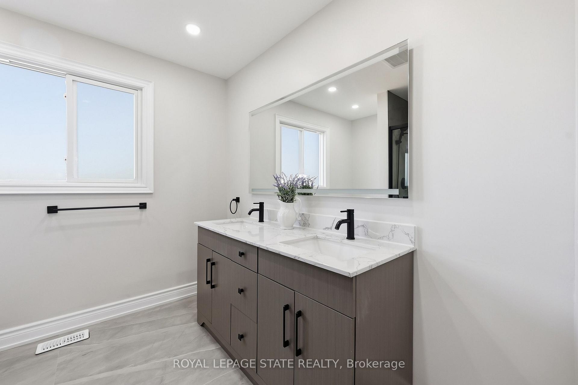Photo 30 of 5592 Millbrook Lane, Mississauga, East Credit — HOMEH