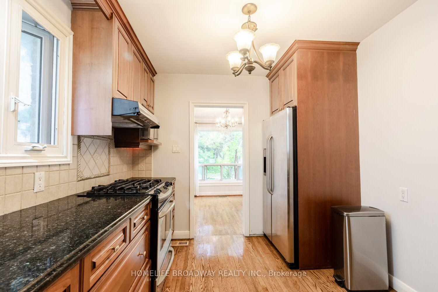 Photo 9 of 37 Millburn Drive, Etobicoke, Eringate-Centennial-West Deane — HOMEH