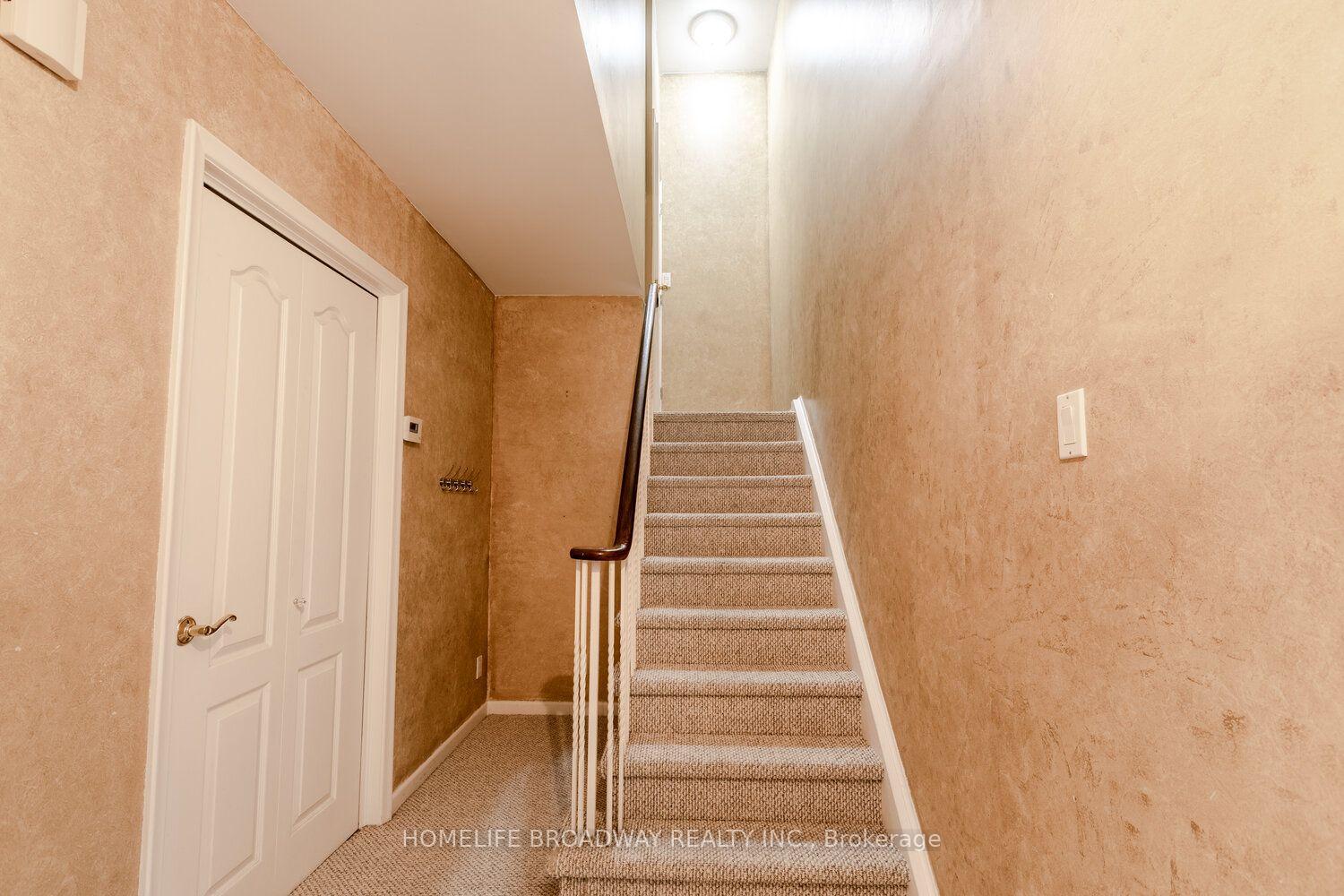 Photo 10 of 37 Millburn Drive, Etobicoke, Eringate-Centennial-West Deane — HOMEH