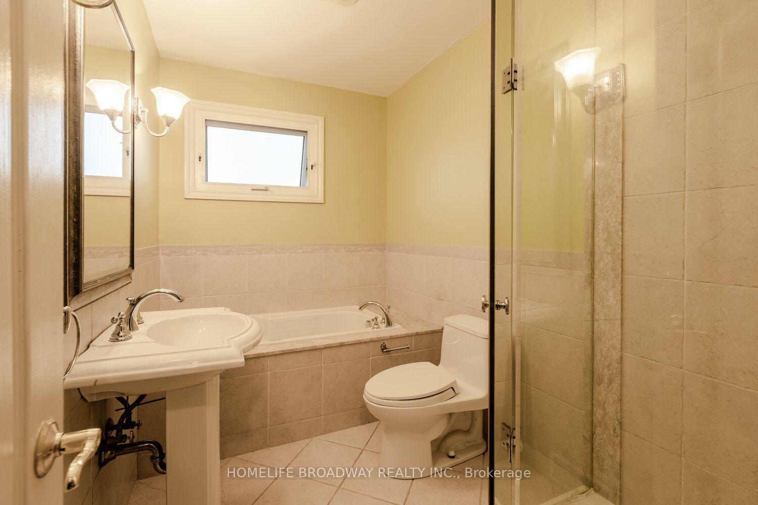 Photo 11 of 37 Millburn Drive, Etobicoke, Eringate-Centennial-West Deane — HOMEH