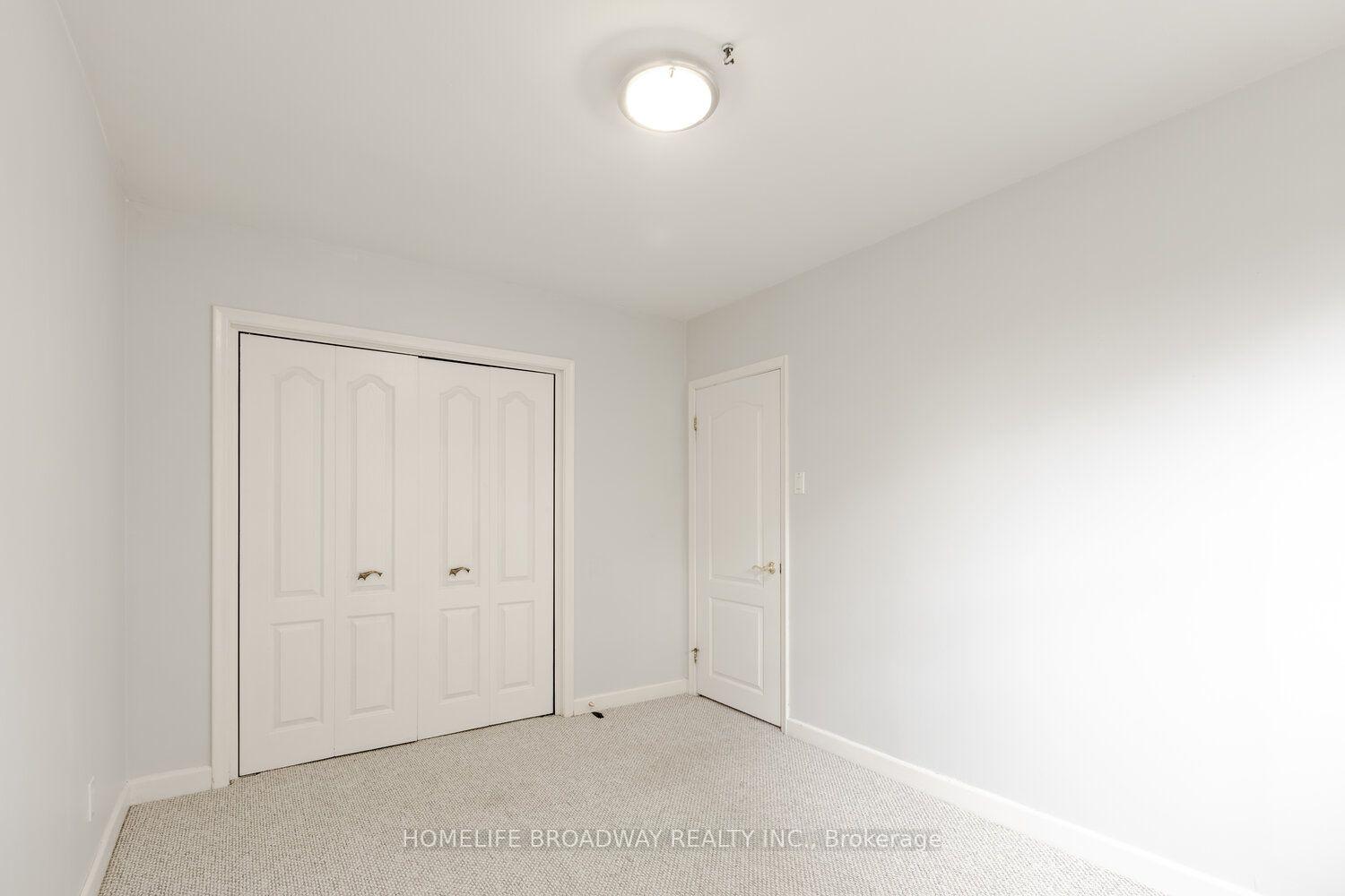 Photo 13 of 37 Millburn Drive, Etobicoke, Eringate-Centennial-West Deane — HOMEH
