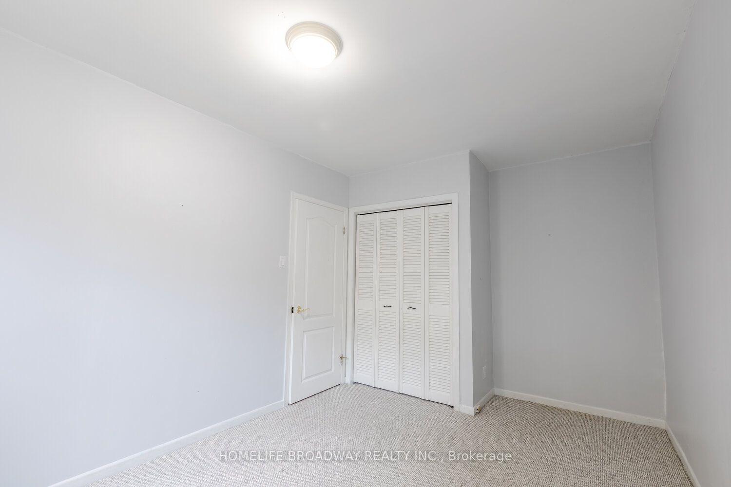 Photo 14 of 37 Millburn Drive, Etobicoke, Eringate-Centennial-West Deane — HOMEH