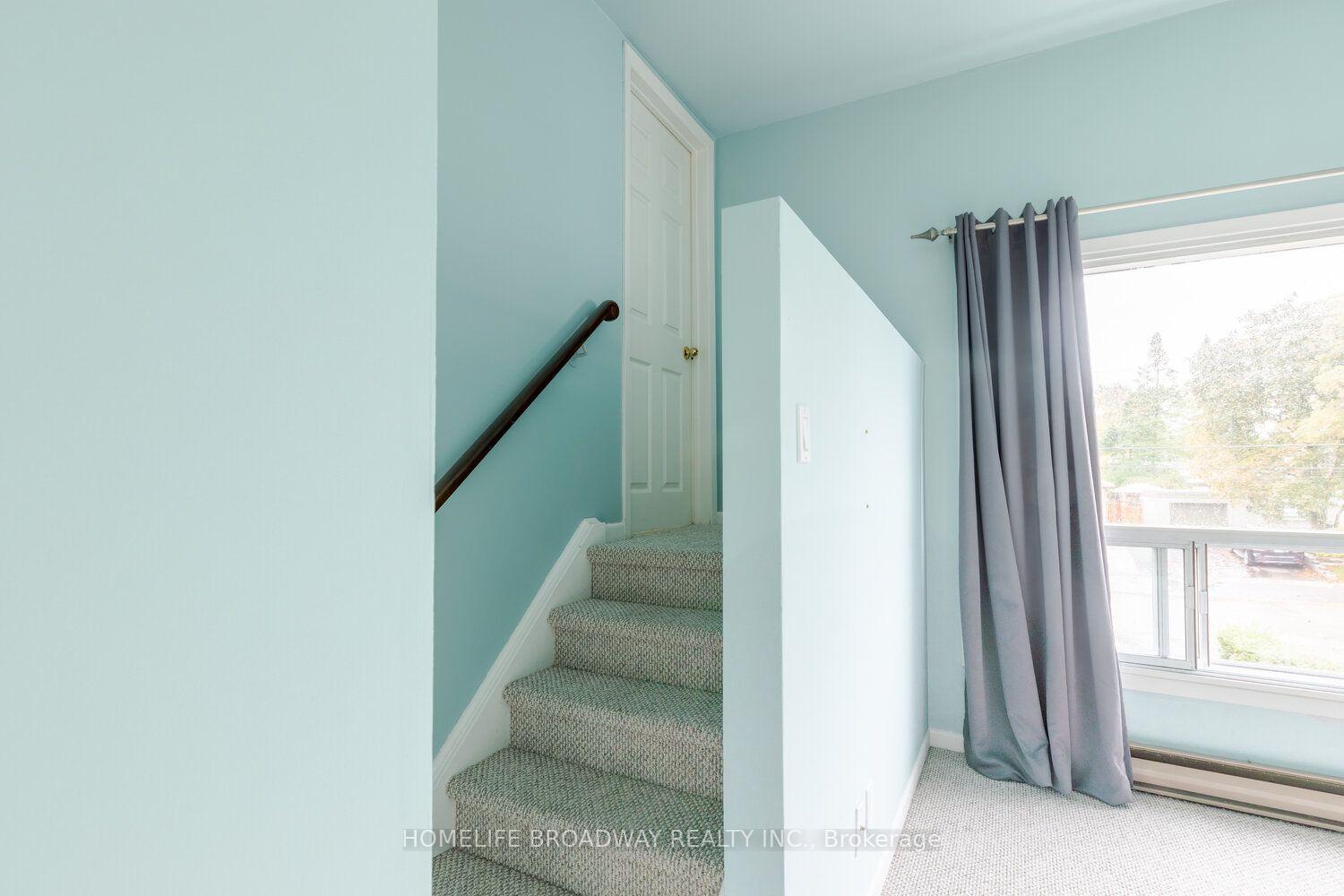 Photo 19 of 37 Millburn Drive, Etobicoke, Eringate-Centennial-West Deane — HOMEH