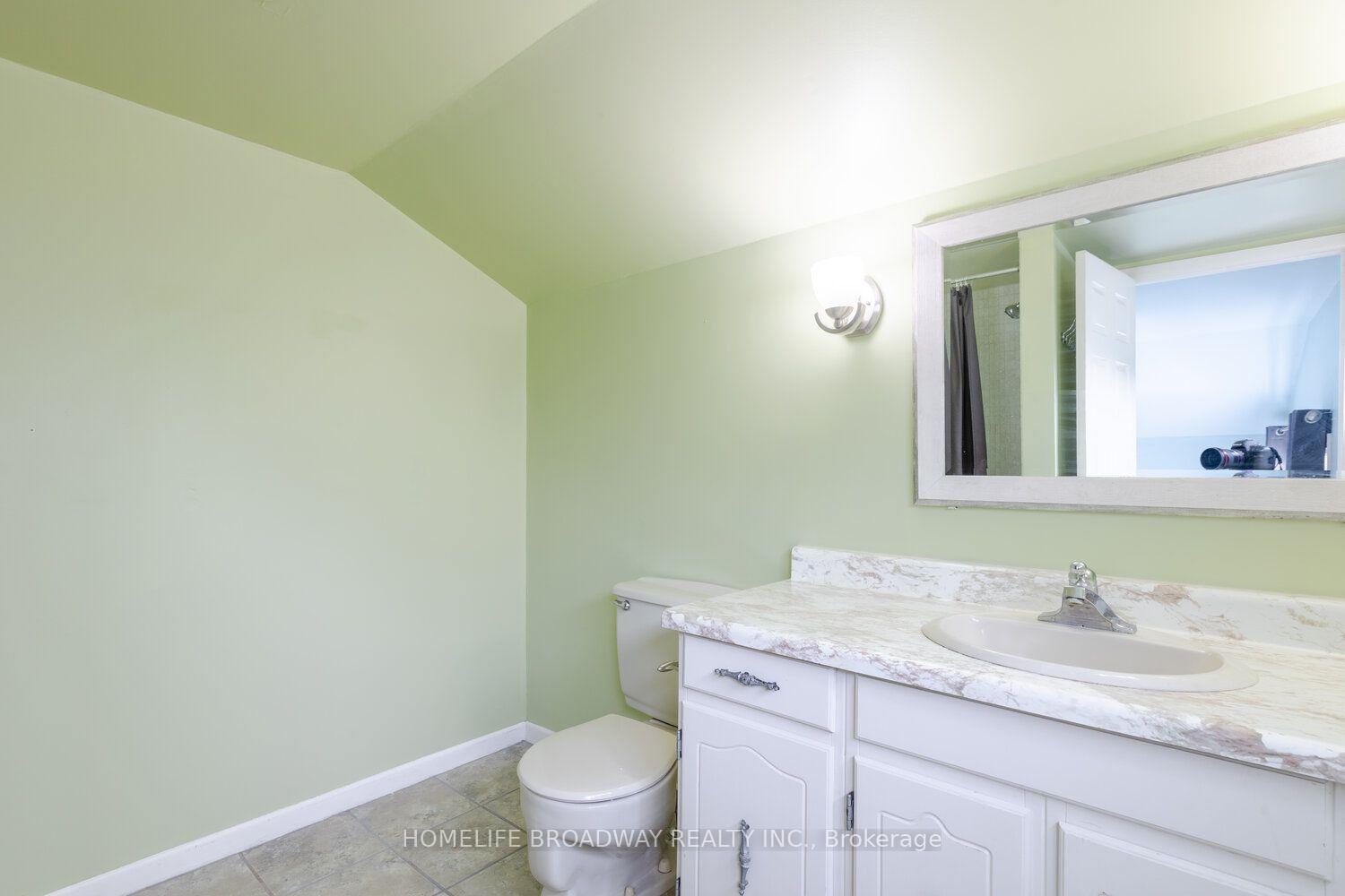 Photo 20 of 37 Millburn Drive, Etobicoke, Eringate-Centennial-West Deane — HOMEH
