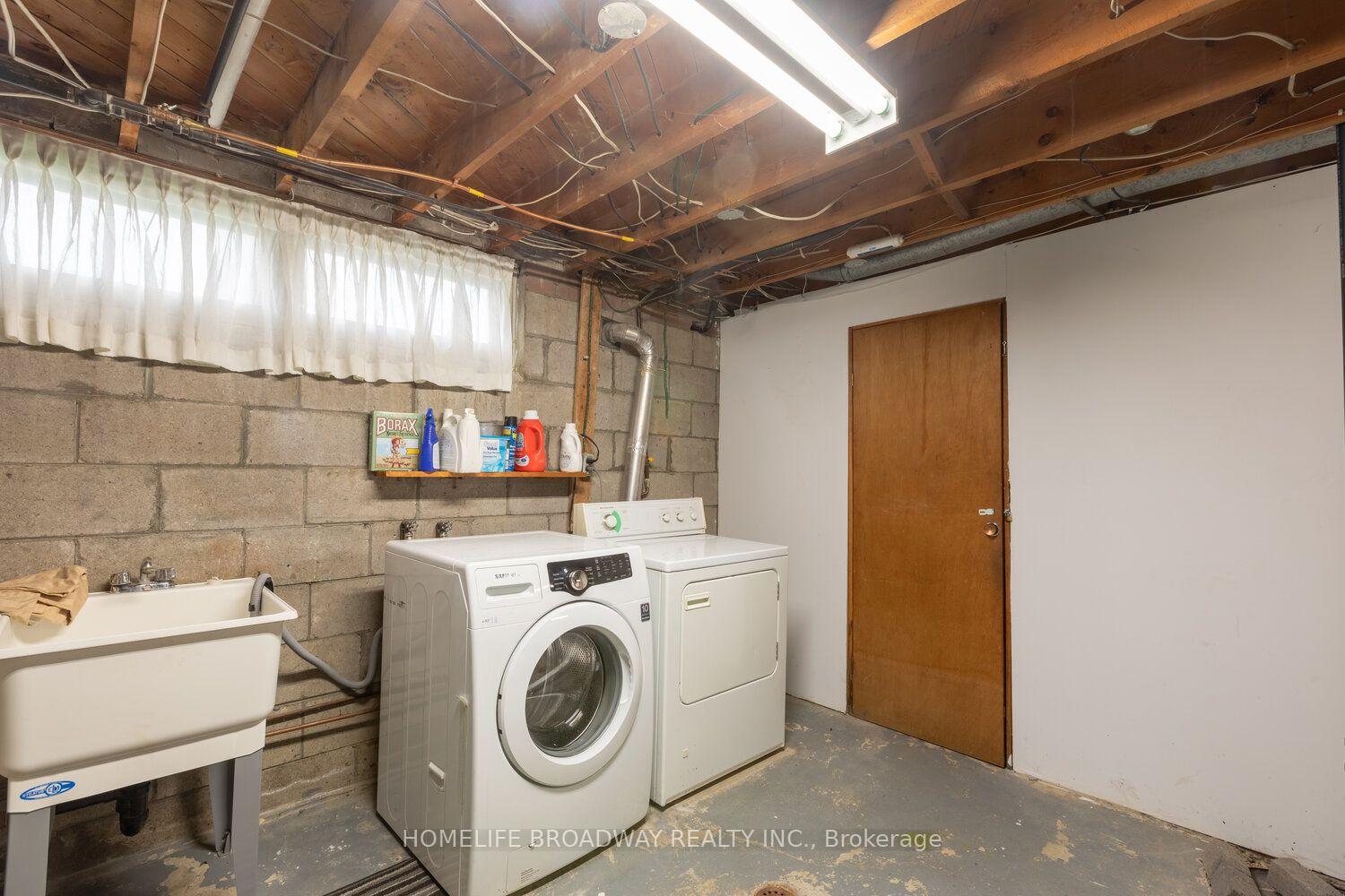 Photo 25 of 37 Millburn Drive, Etobicoke, Eringate-Centennial-West Deane — HOMEH