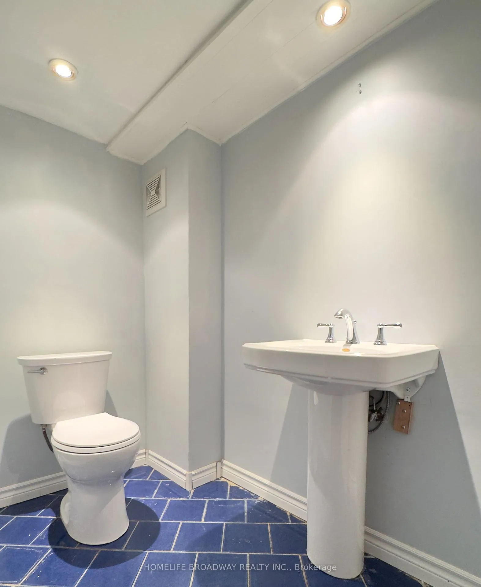Photo 24 of 37 Millburn Drive, Etobicoke, Eringate-Centennial-West Deane — HOMEH