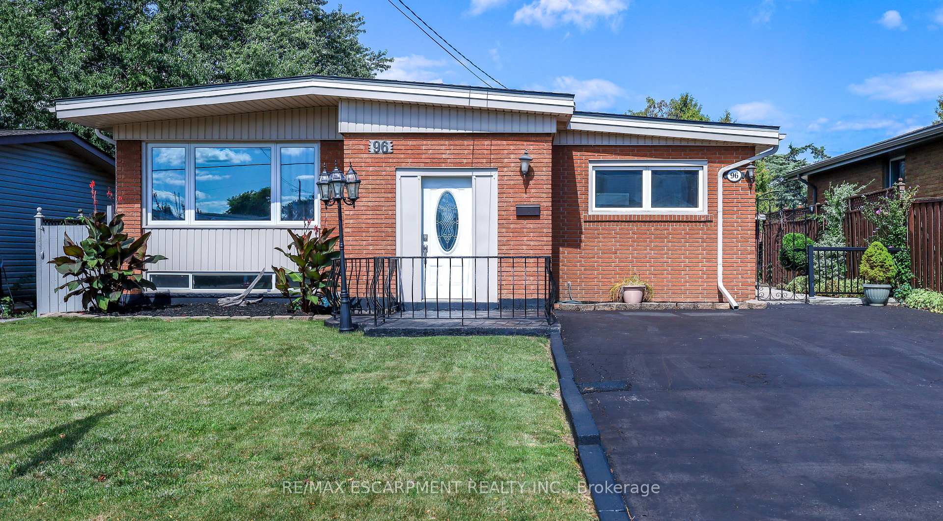 Photo 2 of 96 Fielding Crescent, Hamilton, Lawfield — HOMEH
