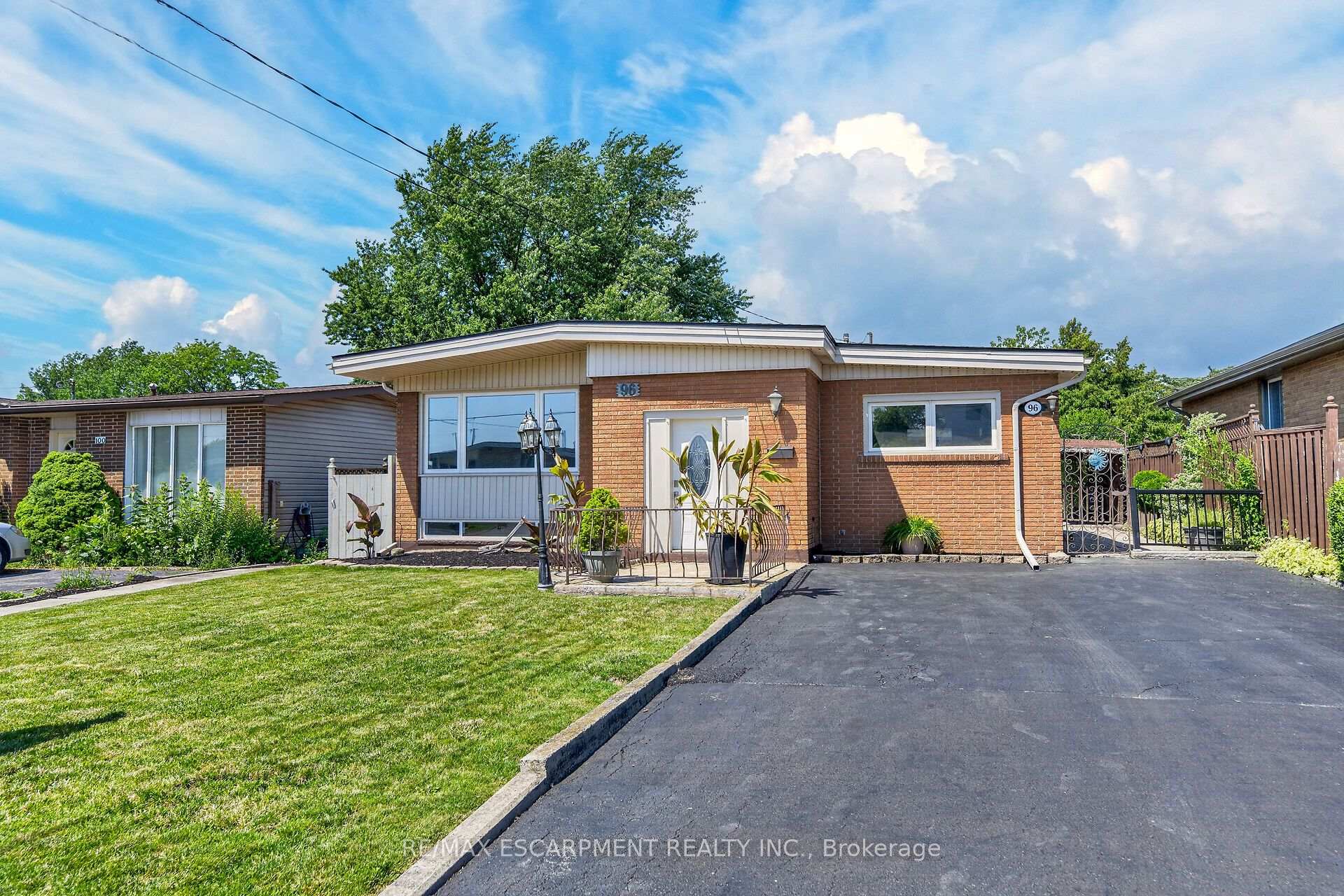 Photo 3 of 96 Fielding Crescent, Hamilton, Lawfield — HOMEH
