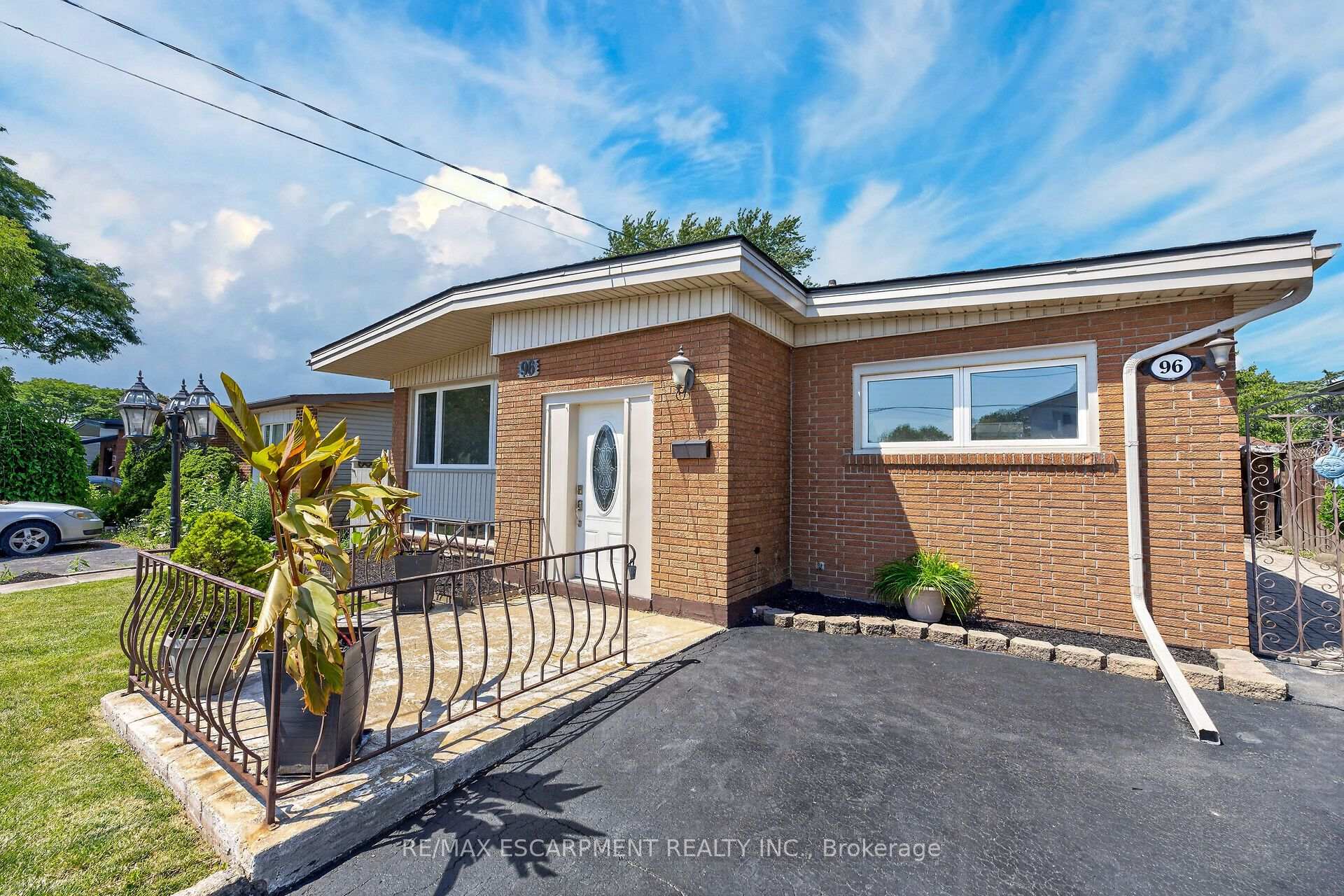 Photo 4 of 96 Fielding Crescent, Hamilton, Lawfield — HOMEH