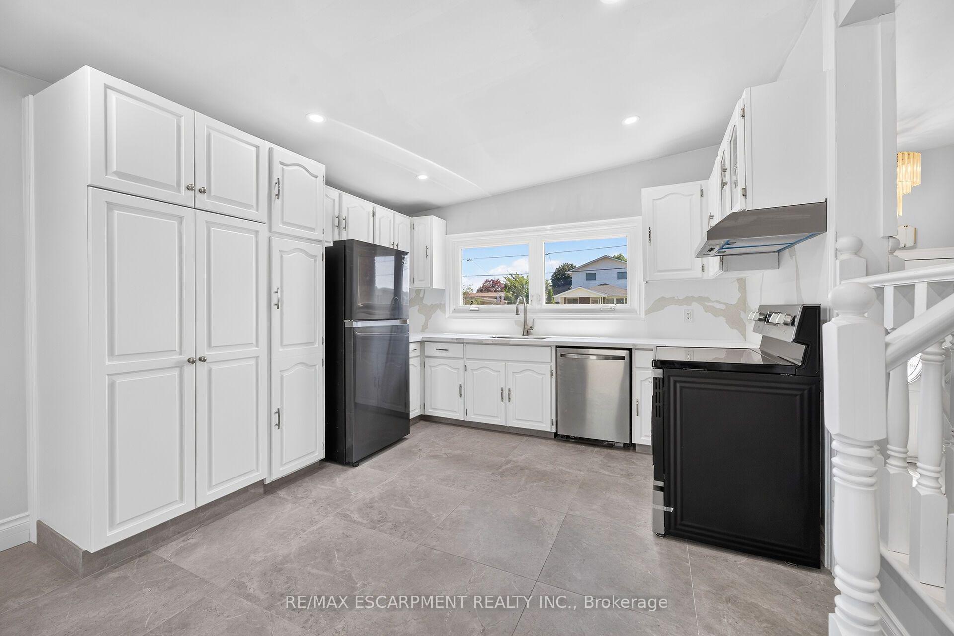 Photo 7 of 96 Fielding Crescent, Hamilton, Lawfield — HOMEH
