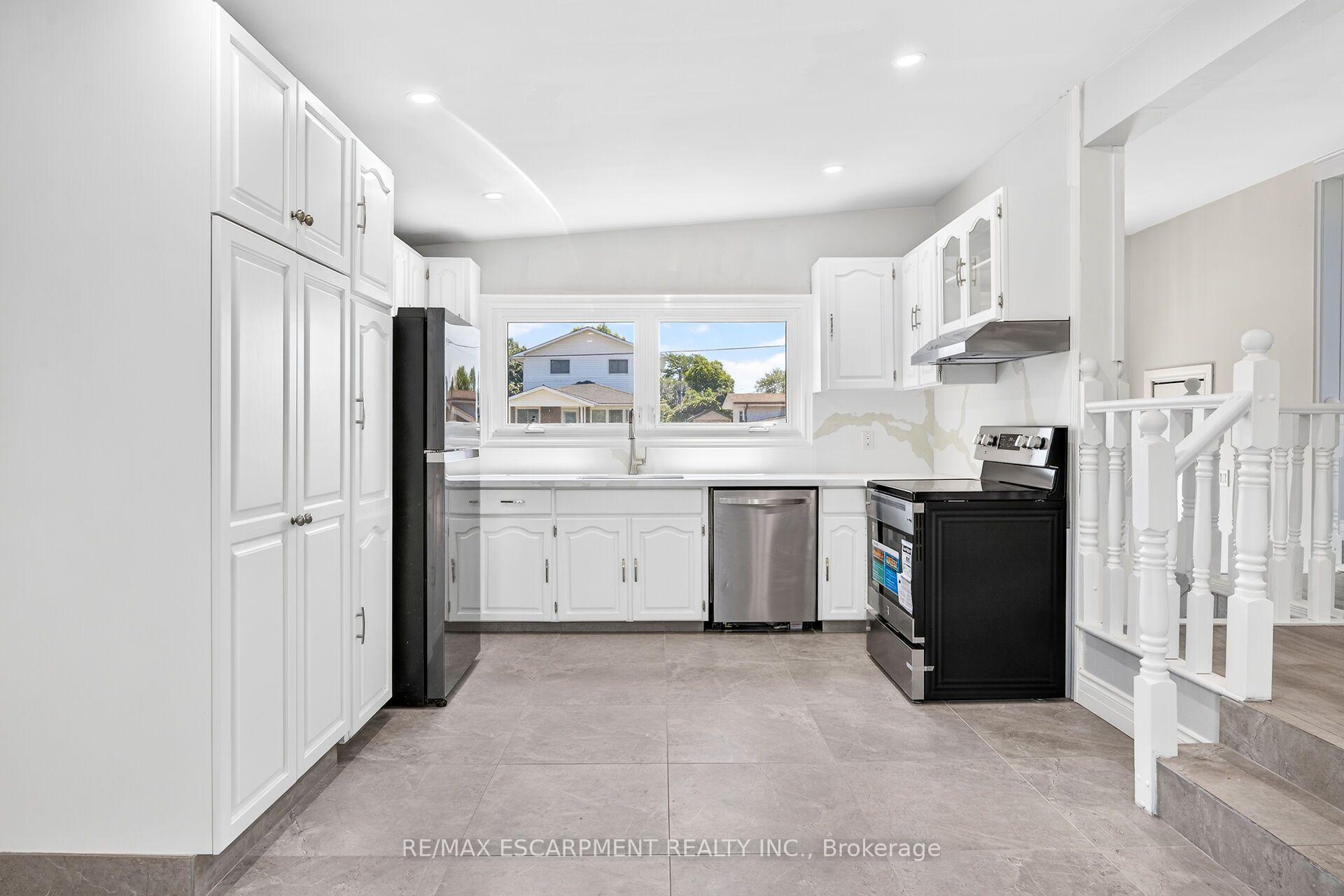 Photo 8 of 96 Fielding Crescent, Hamilton, Lawfield — HOMEH