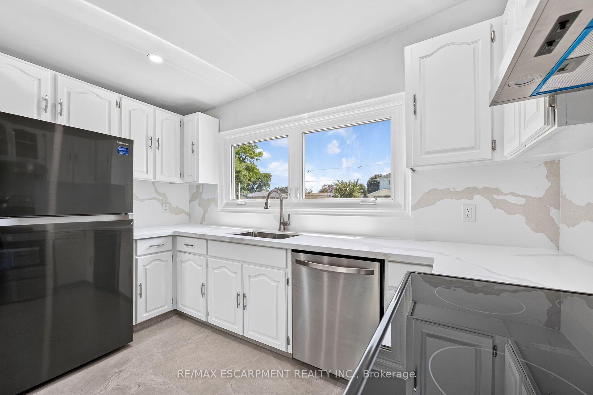 Photo 9 of 96 Fielding Crescent, Hamilton, Lawfield — HOMEH