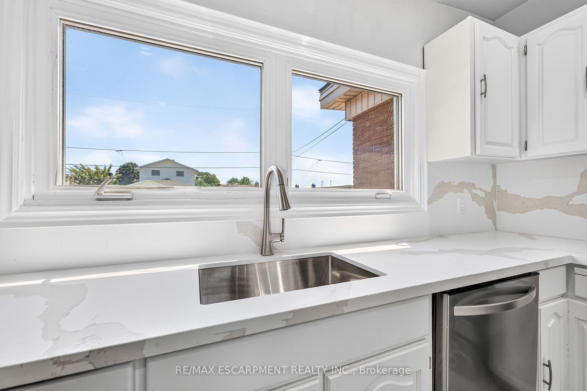Photo 11 of 96 Fielding Crescent, Hamilton, Lawfield — HOMEH