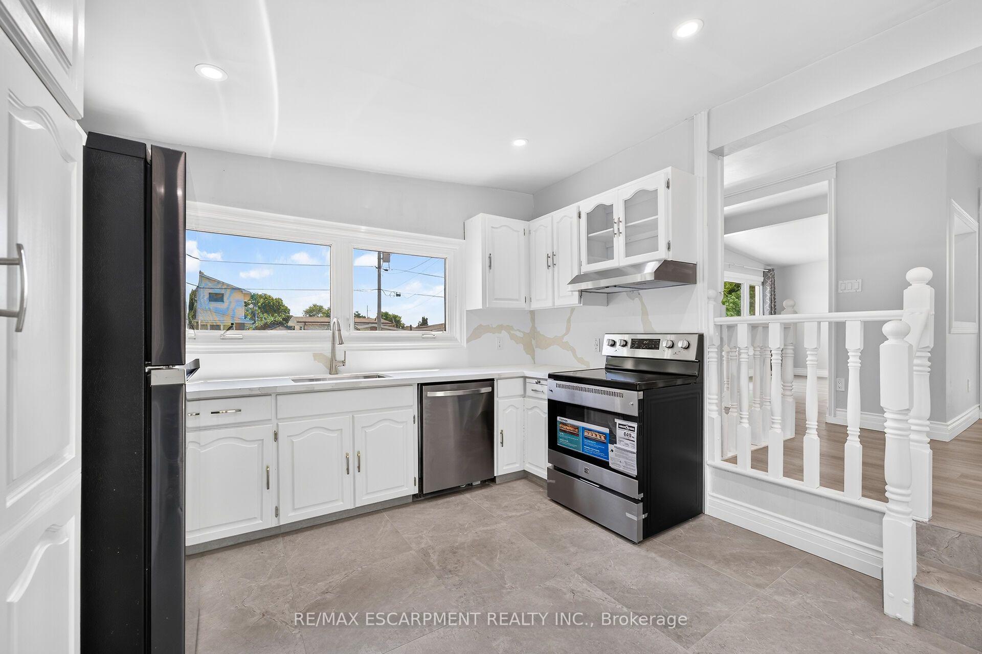Photo 12 of 96 Fielding Crescent, Hamilton, Lawfield — HOMEH