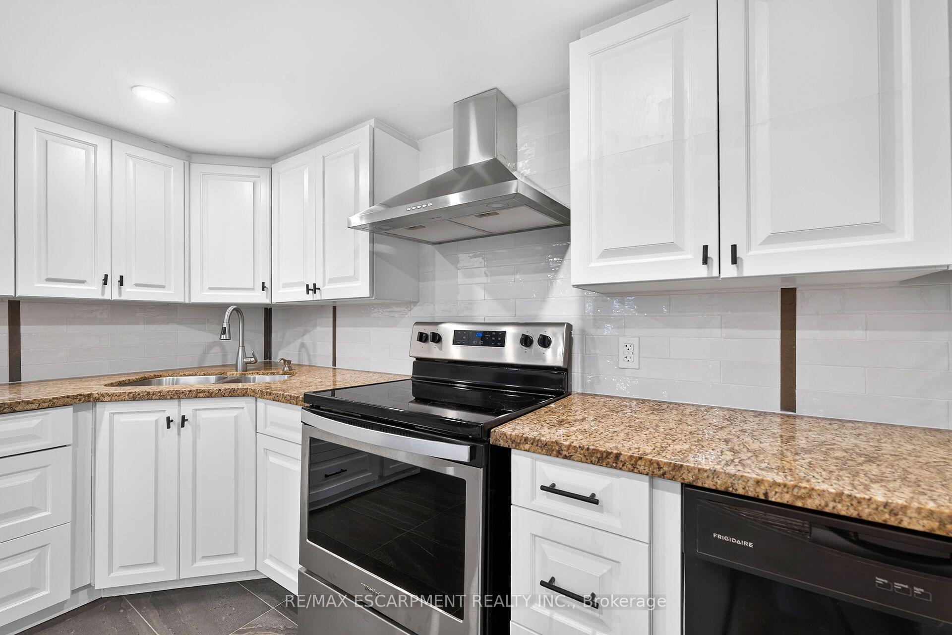 Photo 30 of 96 Fielding Crescent, Hamilton, Lawfield — HOMEH