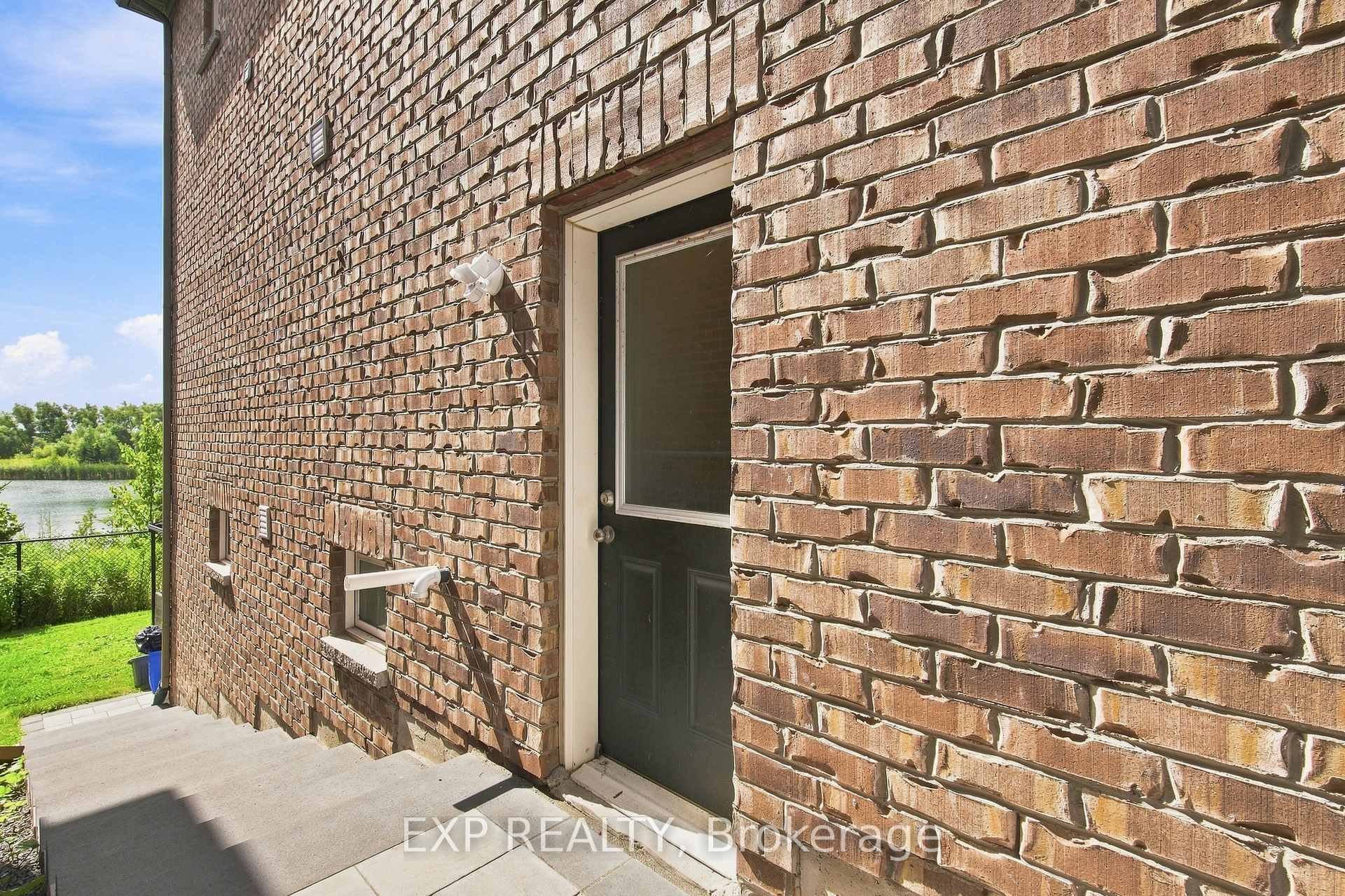 Photo 41 of 39 Purdy Place, Clarington, Bowmanville — HOMEH