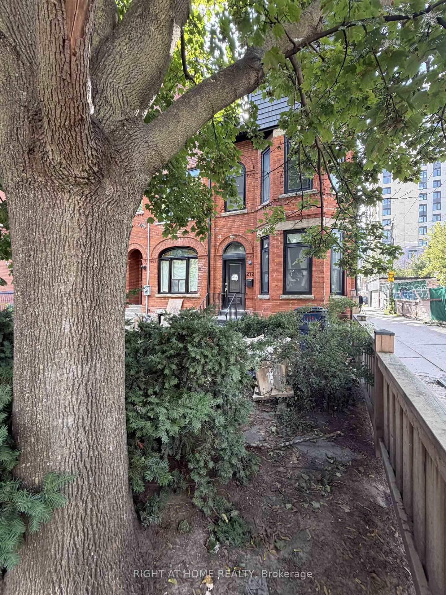 Photo 3 of 272 Seaton Street, Toronto, Moss Park — HOMEH