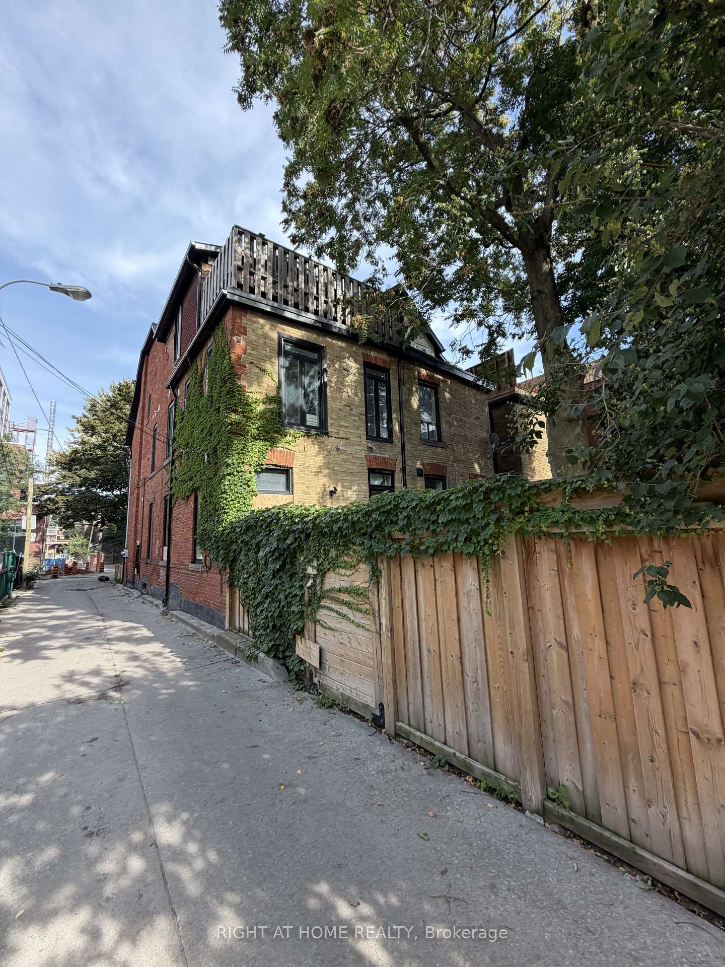 Photo 4 of 272 Seaton Street, Toronto, Moss Park — HOMEH
