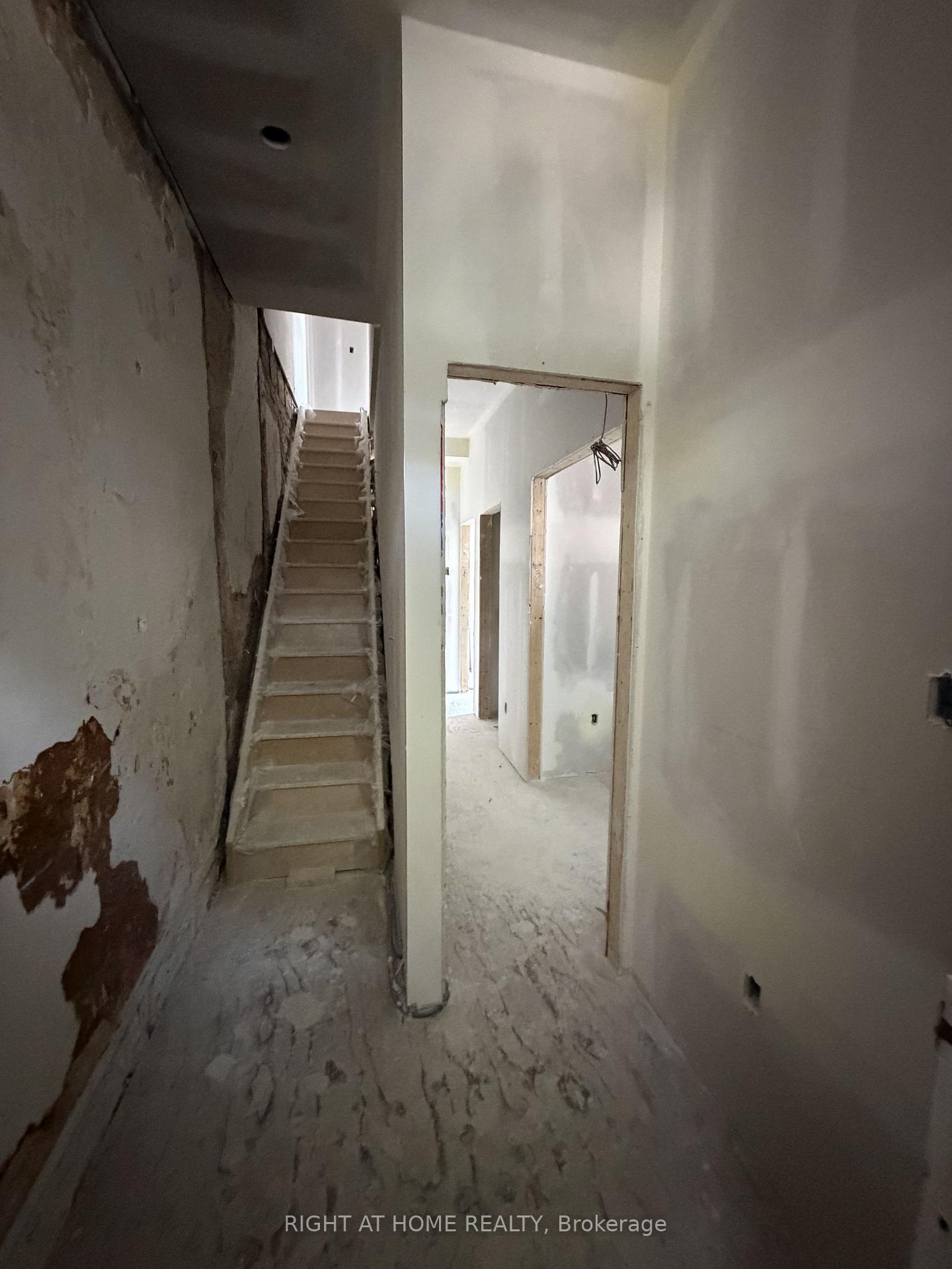 Photo 9 of 272 Seaton Street, Toronto, Moss Park — HOMEH