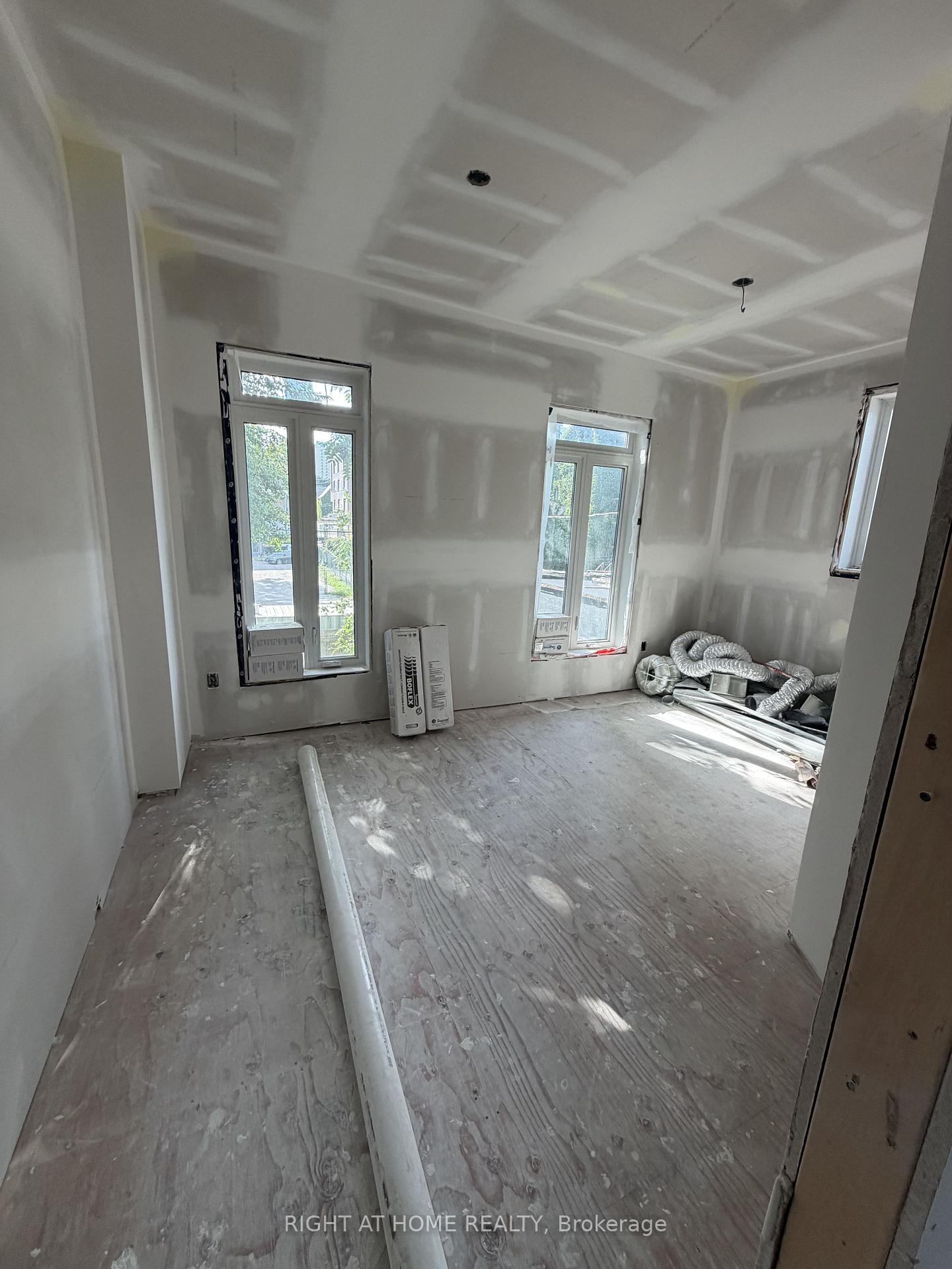 Photo 11 of 272 Seaton Street, Toronto, Moss Park — HOMEH