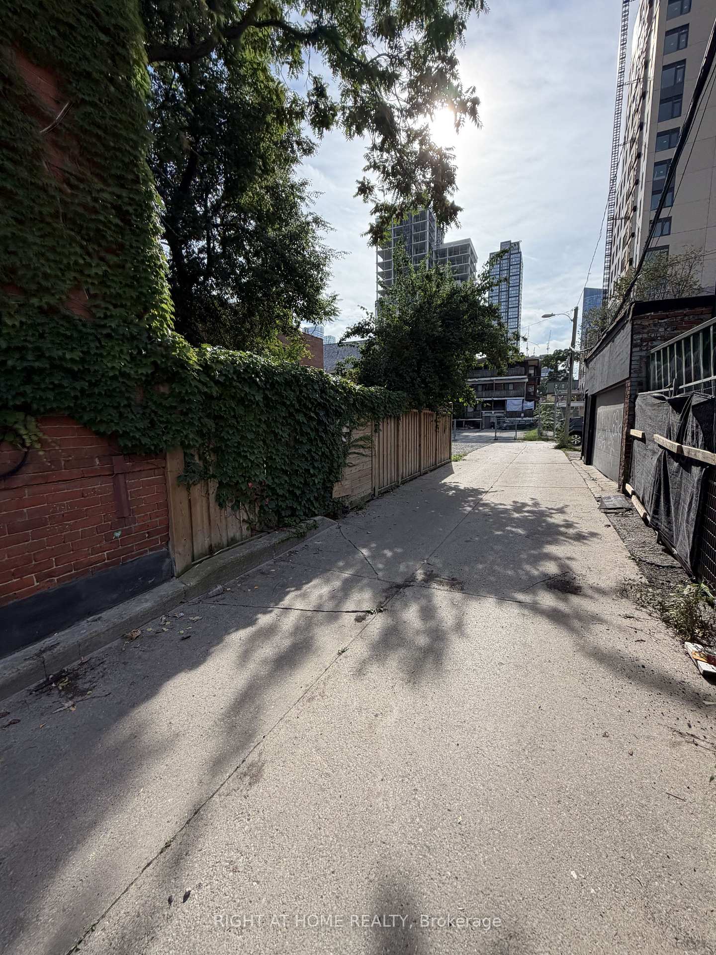 Photo 12 of 272 Seaton Street, Toronto, Moss Park — HOMEH