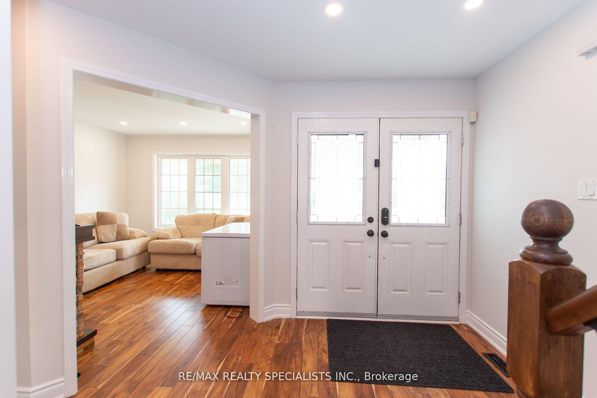 Photo 3 of 929 Philbrook Drive, Milton, Coates — HOMEH