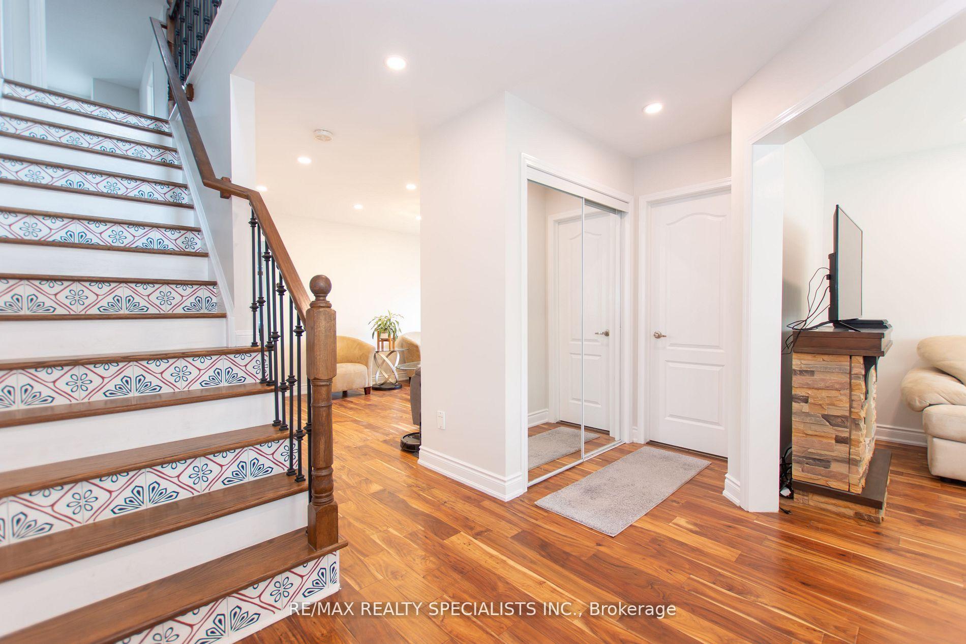 Photo 5 of 929 Philbrook Drive, Milton, Coates — HOMEH