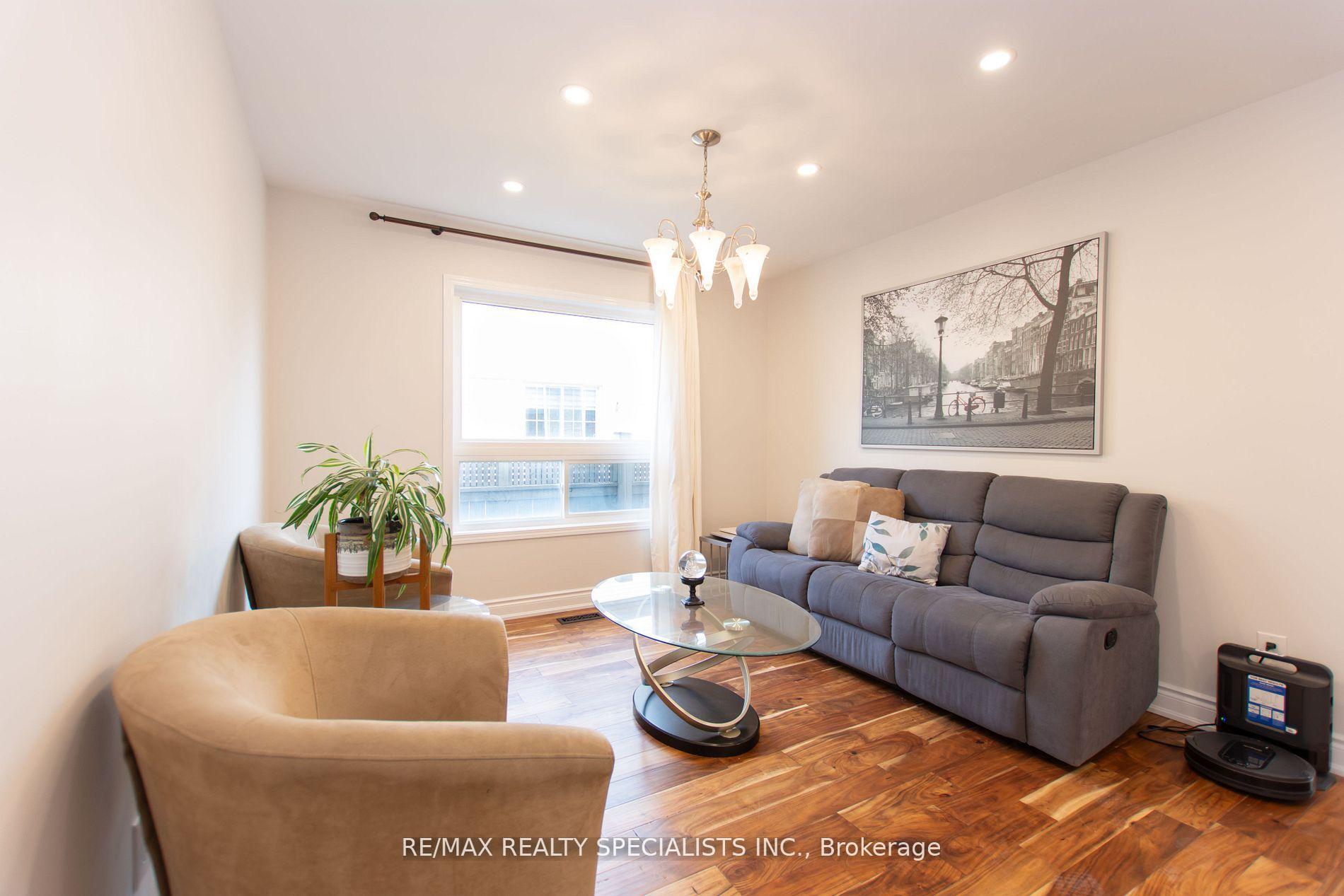 Photo 7 of 929 Philbrook Drive, Milton, Coates — HOMEH